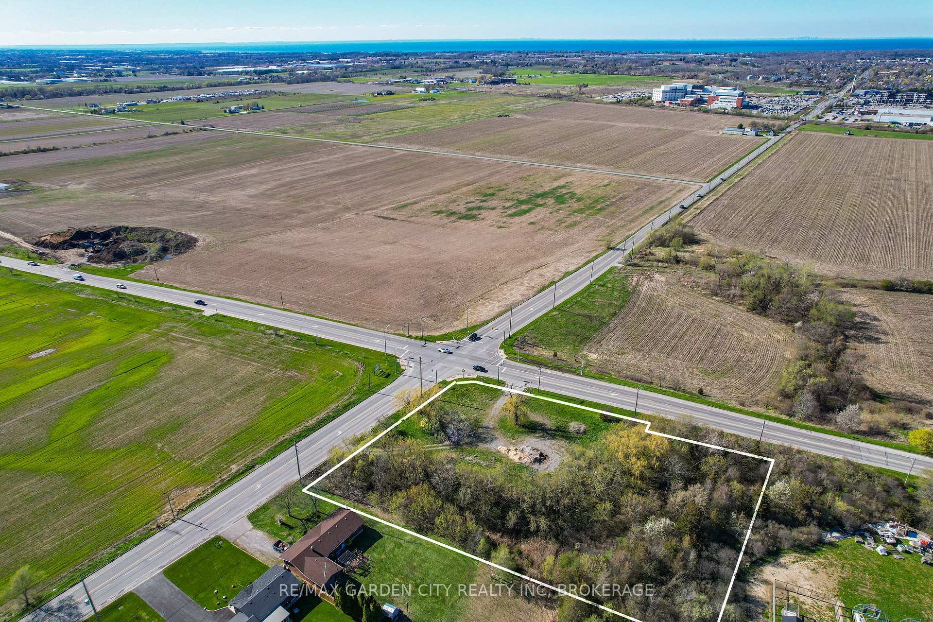 Photo 6 of 381 St. Paul Street W, St. Catharines, Rykert/Vansickle — HOMEH