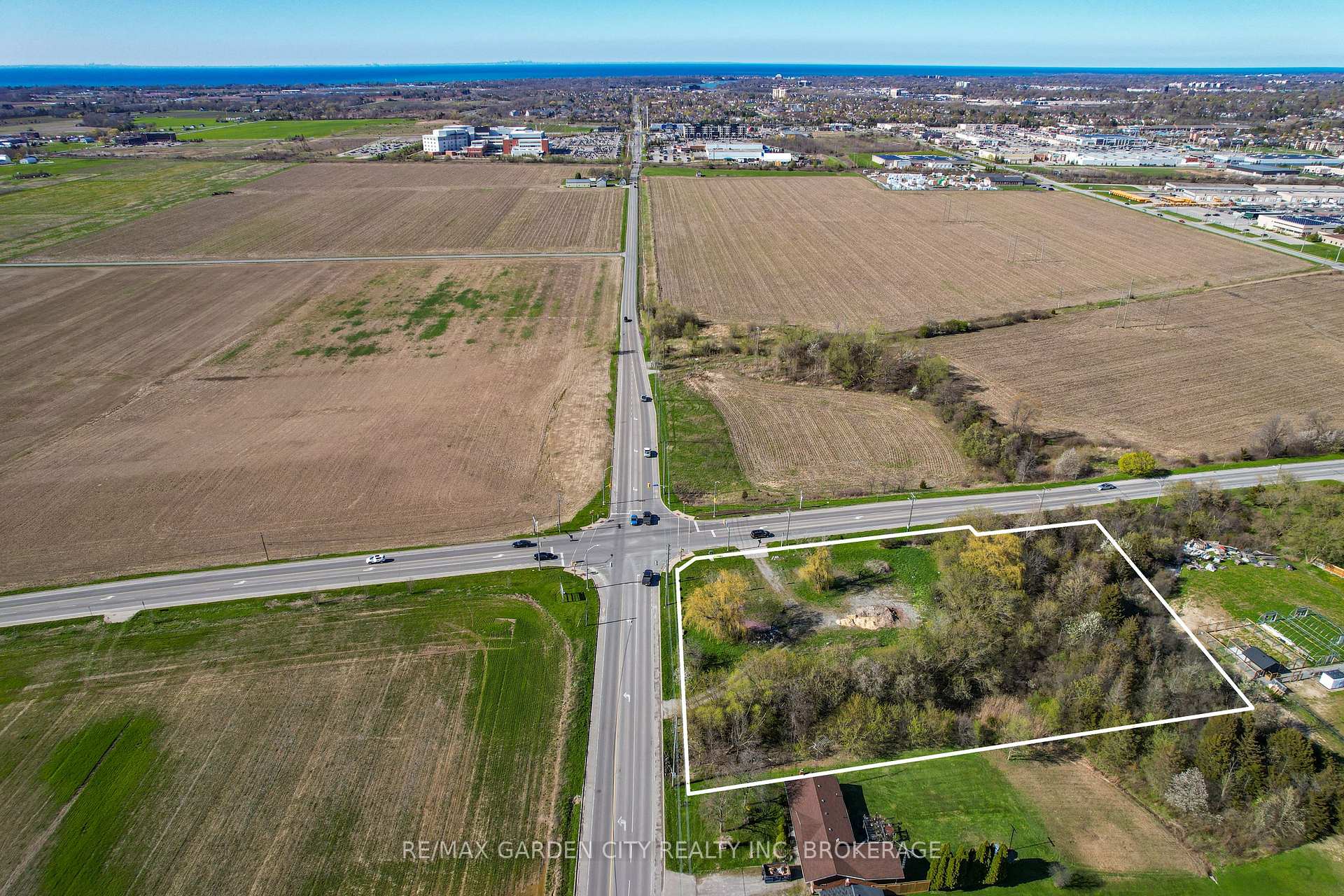 Photo 8 of 381 St. Paul Street W, St. Catharines, Rykert/Vansickle — HOMEH