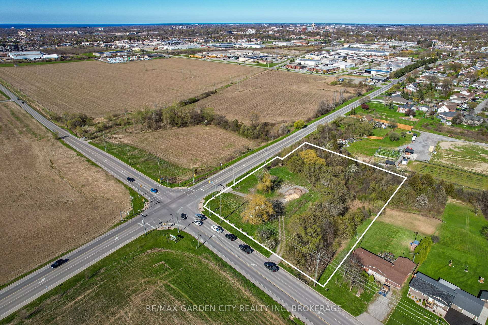 Photo 10 of 381 St. Paul Street W, St. Catharines, Rykert/Vansickle — HOMEH