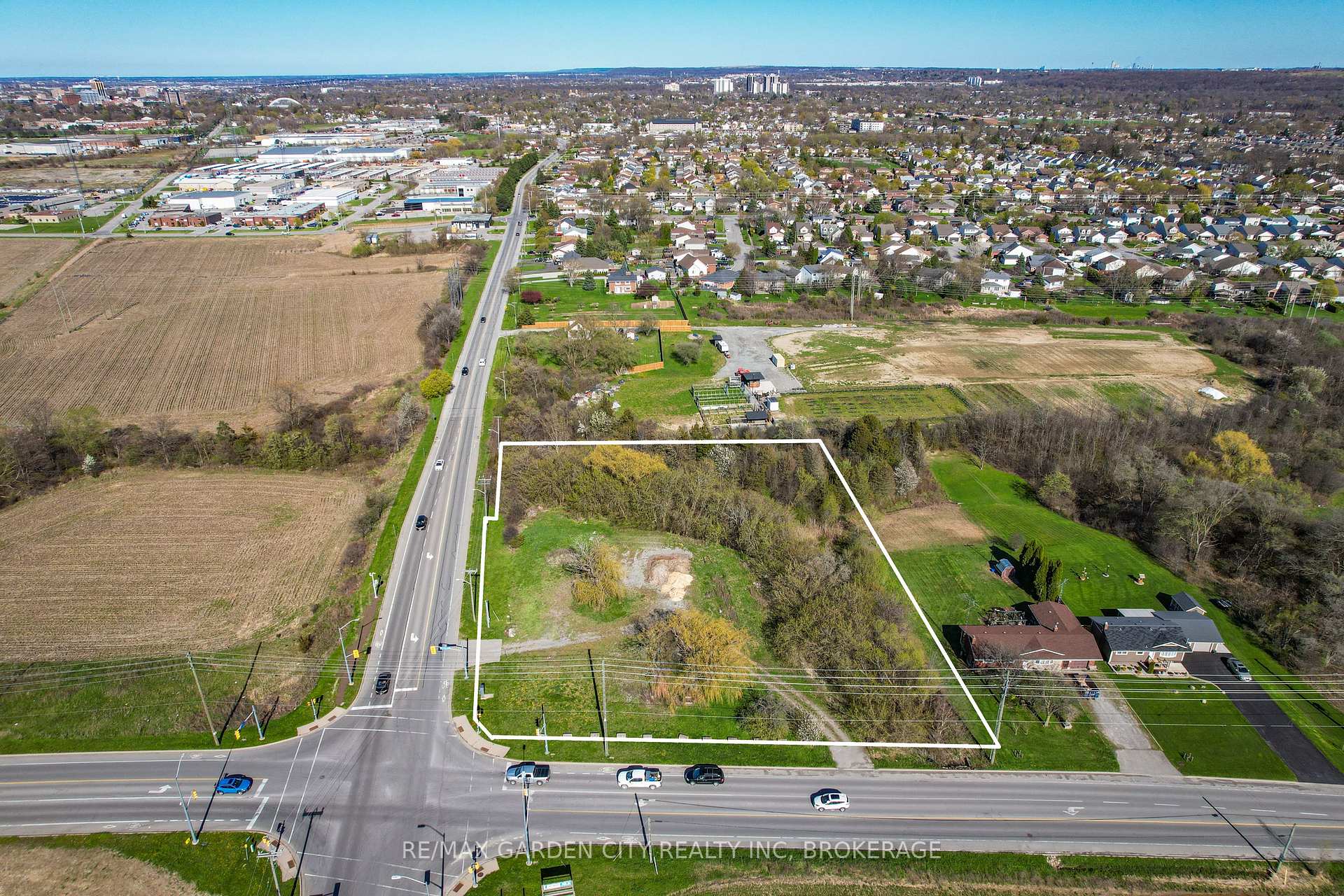 Photo 11 of 381 St. Paul Street W, St. Catharines, Rykert/Vansickle — HOMEH