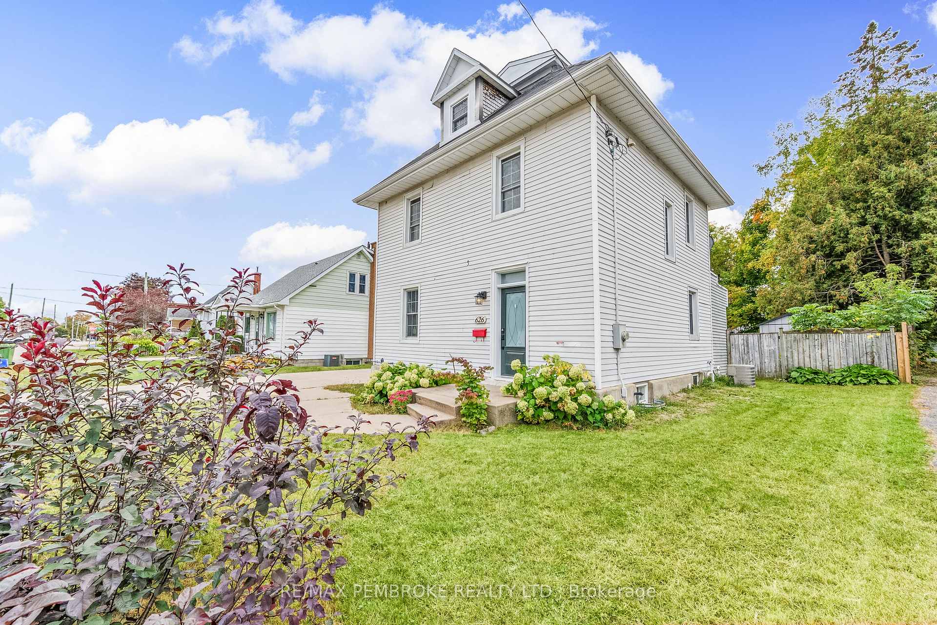 Photo 2 of 626 Hamilton Street W, Laurentian Valley, Laurentian Valley — HOMEH