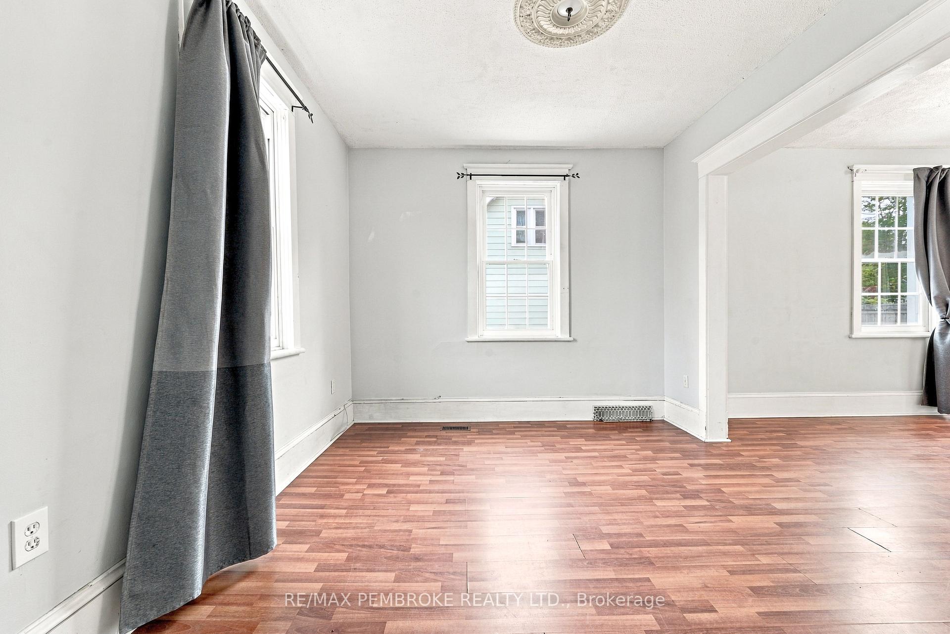 Photo 12 of 626 Hamilton Street W, Laurentian Valley, Laurentian Valley — HOMEH