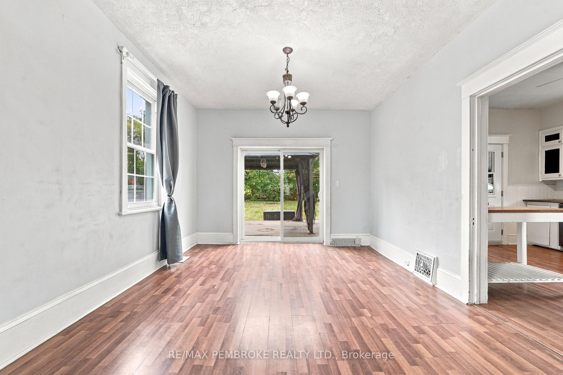 Photo 15 of 626 Hamilton Street W, Laurentian Valley, Laurentian Valley — HOMEH
