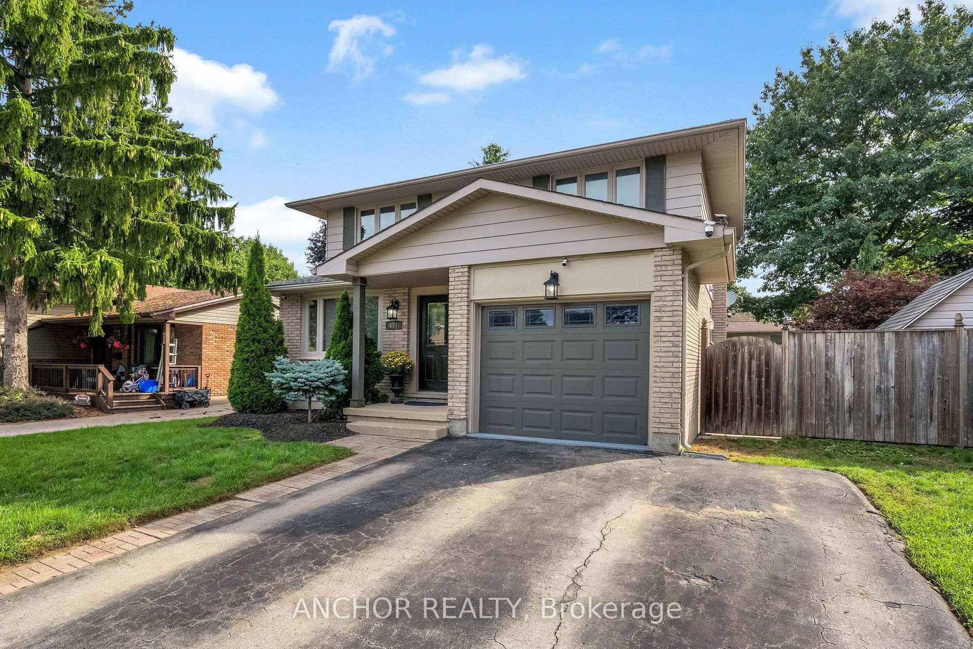 Photo 2 of 684 Griffith Street, London, South K — HOMEH