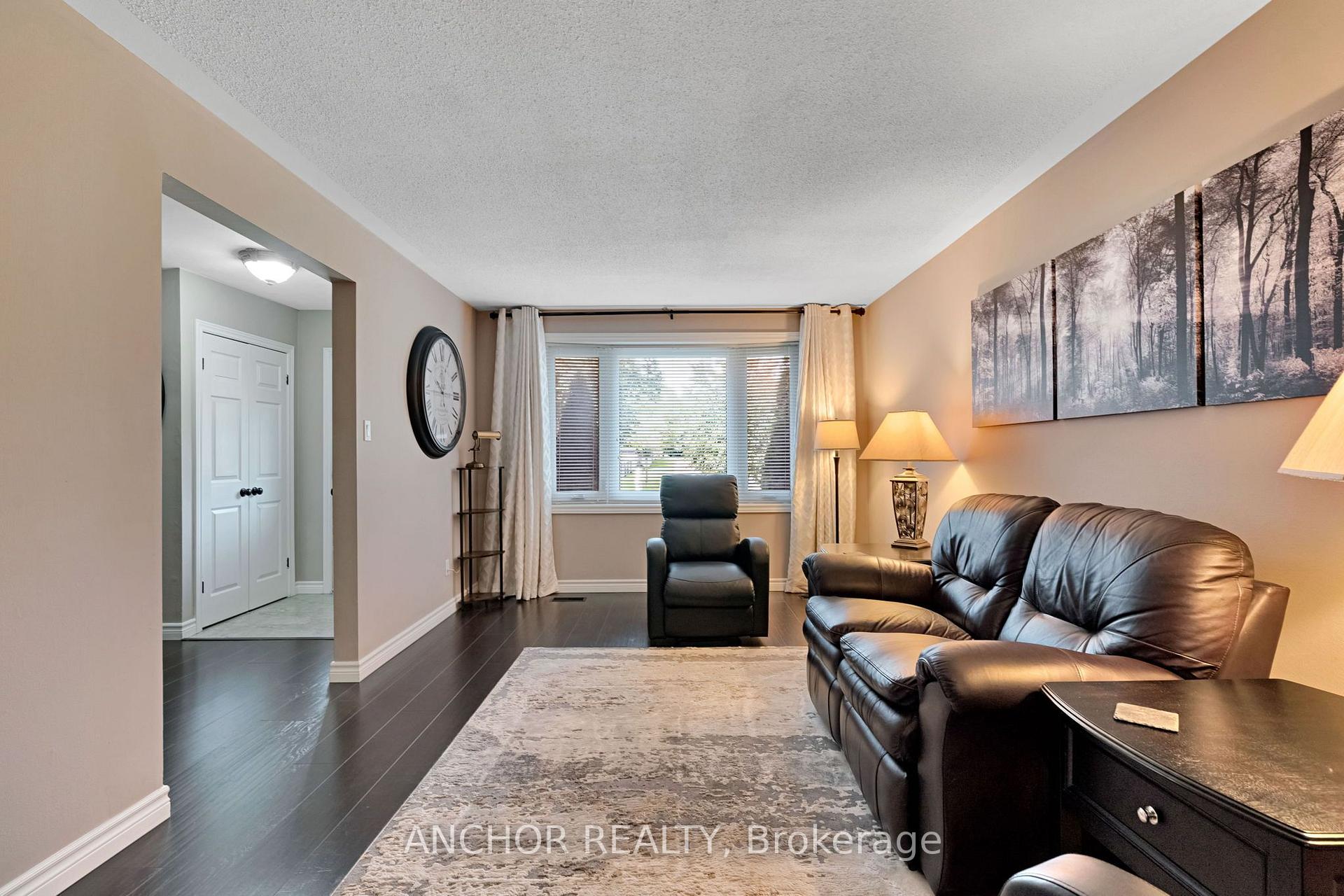 Photo 4 of 684 Griffith Street, London, South K — HOMEH