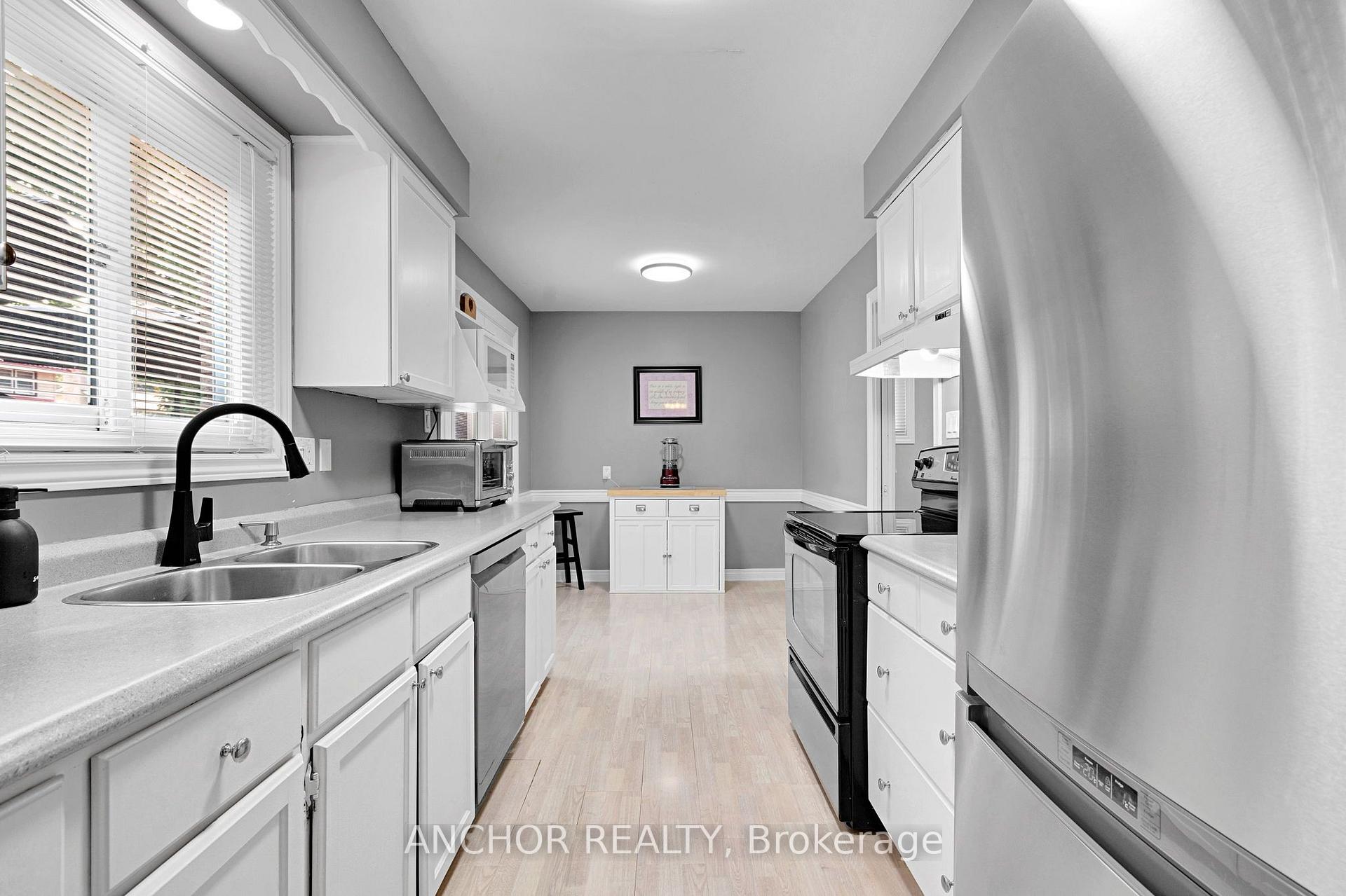 Photo 9 of 684 Griffith Street, London, South K — HOMEH