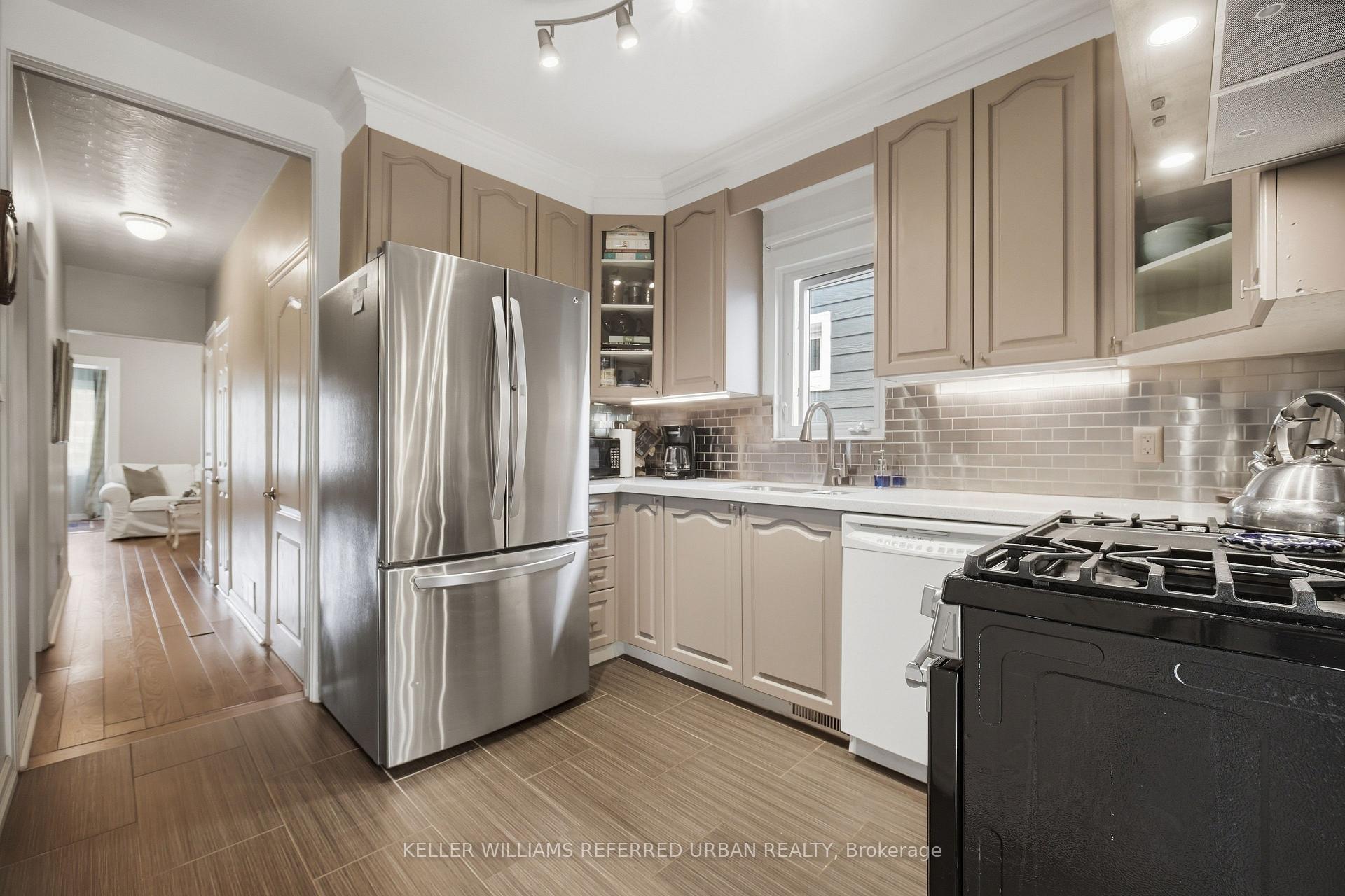 Photo 9 of 53 Bowie Avenue, North York, Briar Hill-Belgravia — HOMEH