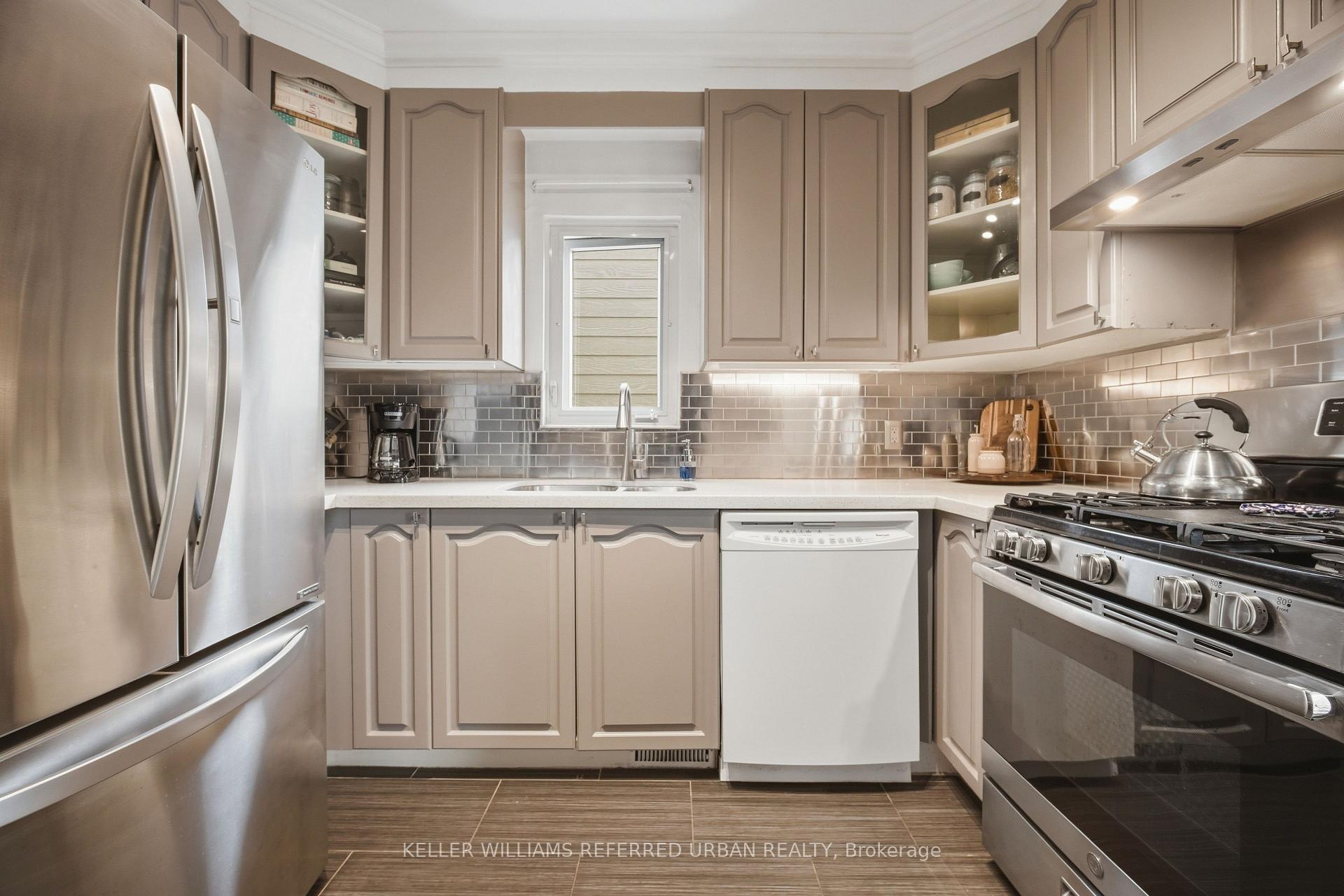 Photo 11 of 53 Bowie Avenue, North York, Briar Hill-Belgravia — HOMEH