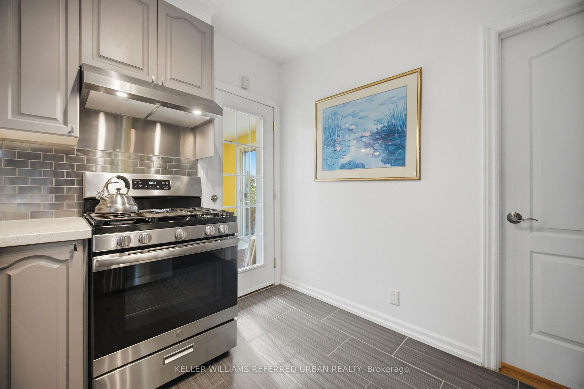 Photo 15 of 53 Bowie Avenue, North York, Briar Hill-Belgravia — HOMEH