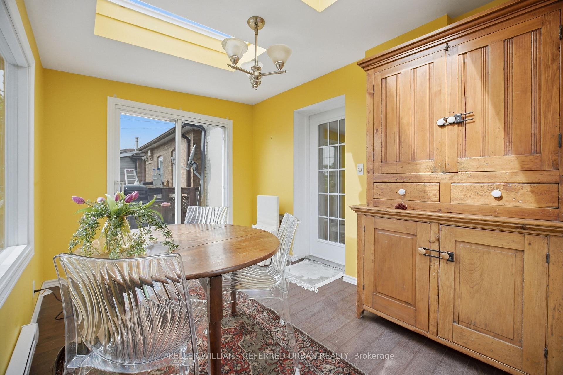 Photo 14 of 53 Bowie Avenue, North York, Briar Hill-Belgravia — HOMEH