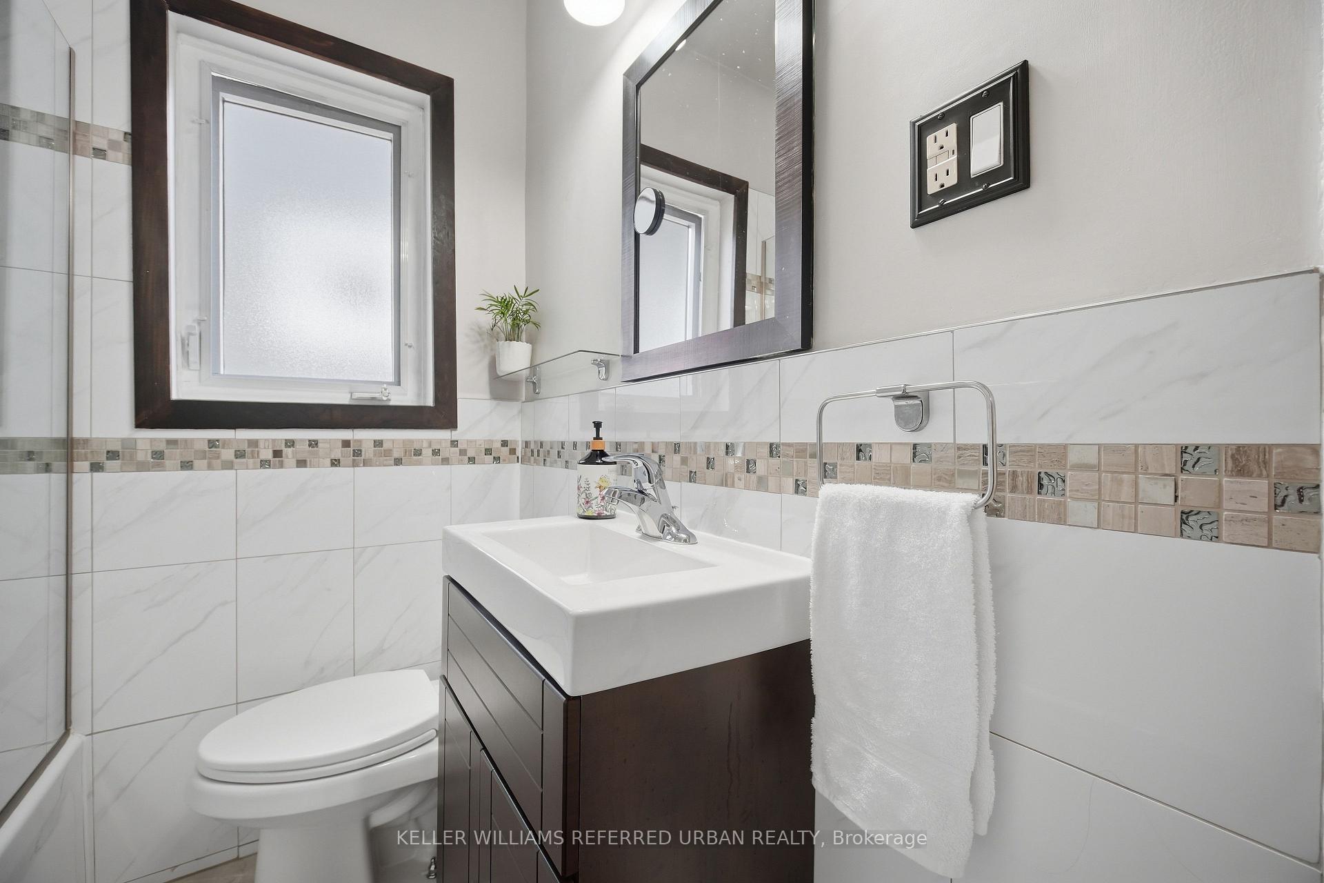 Photo 18 of 53 Bowie Avenue, North York, Briar Hill-Belgravia — HOMEH