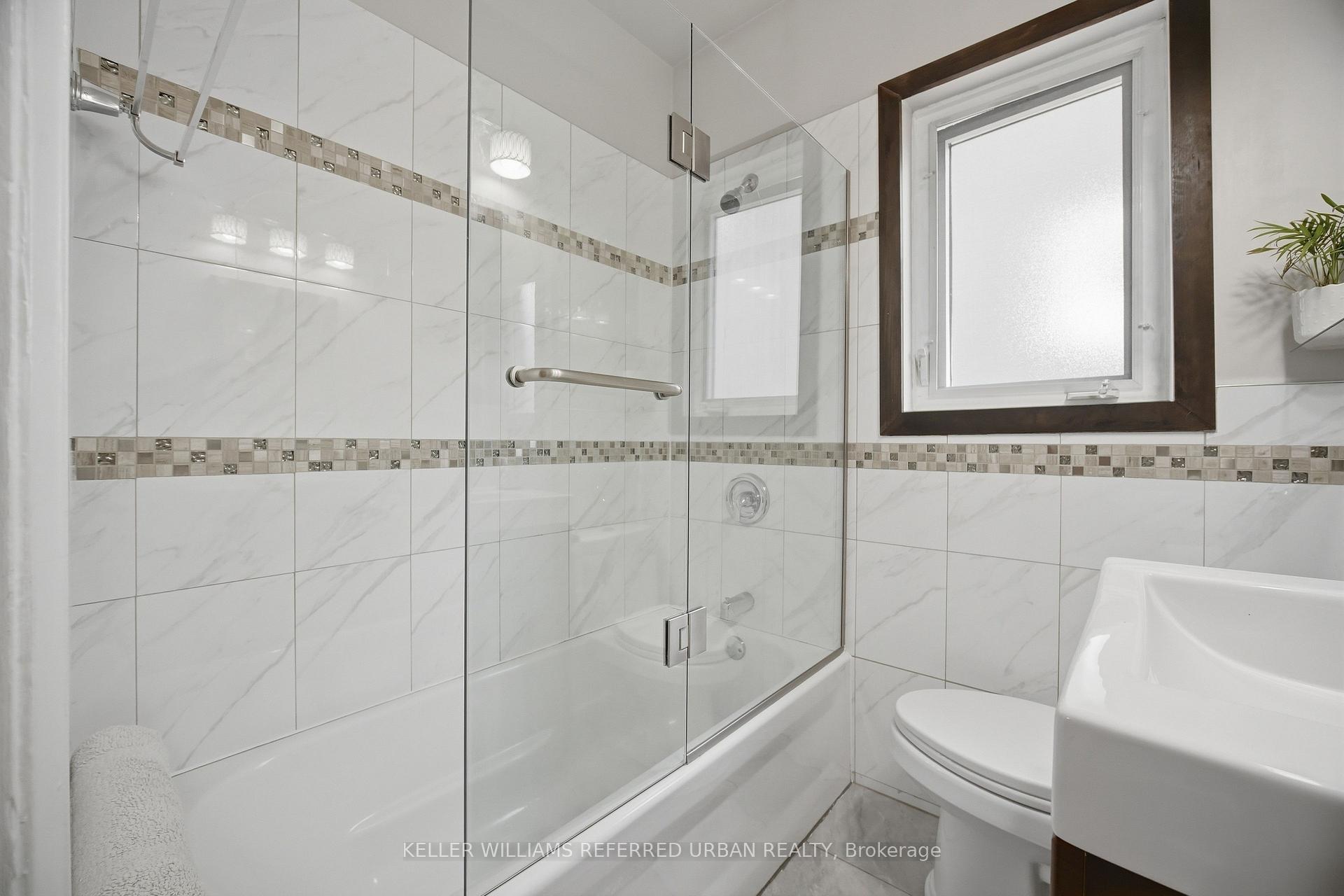 Photo 21 of 53 Bowie Avenue, North York, Briar Hill-Belgravia — HOMEH