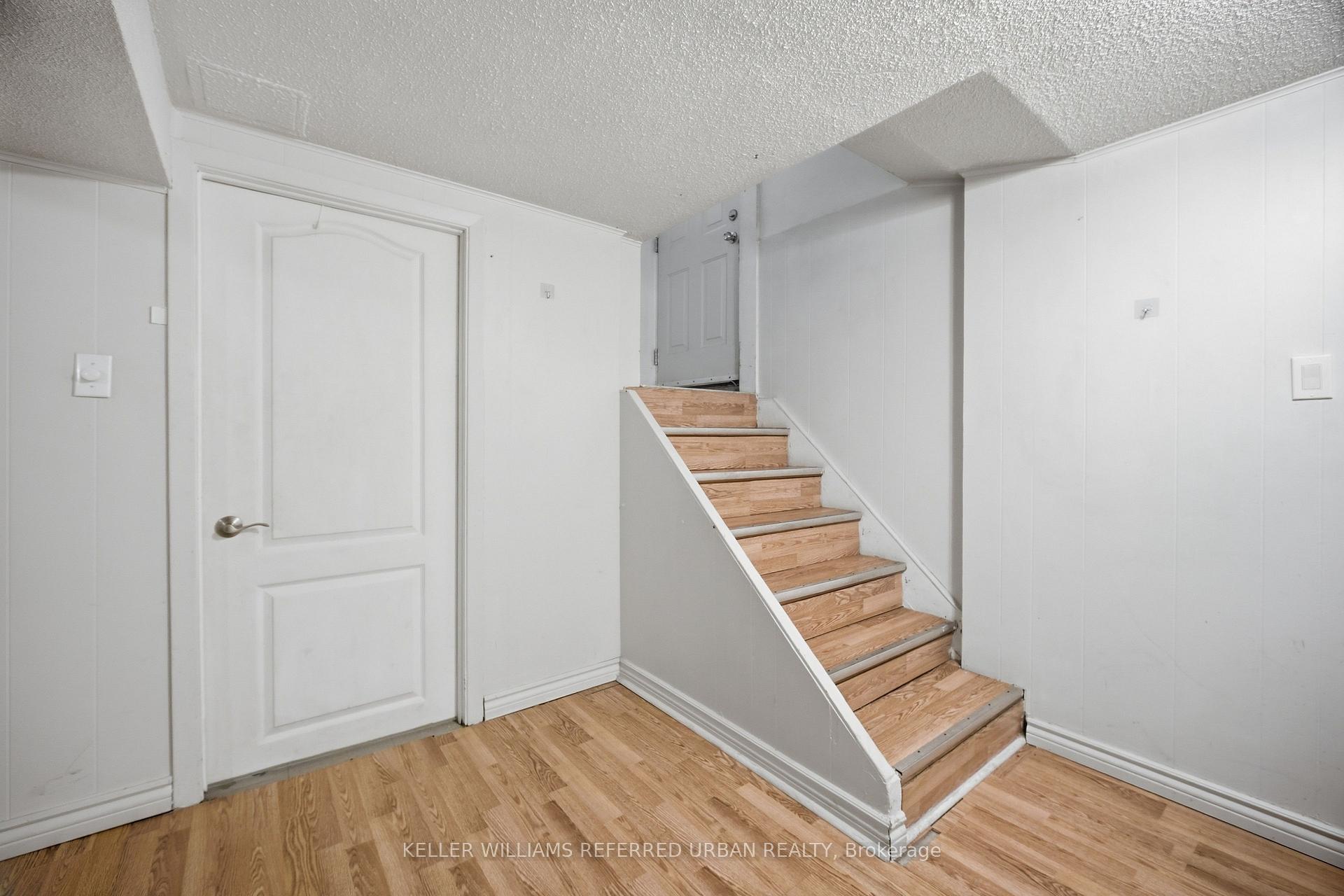 Photo 24 of 53 Bowie Avenue, North York, Briar Hill-Belgravia — HOMEH