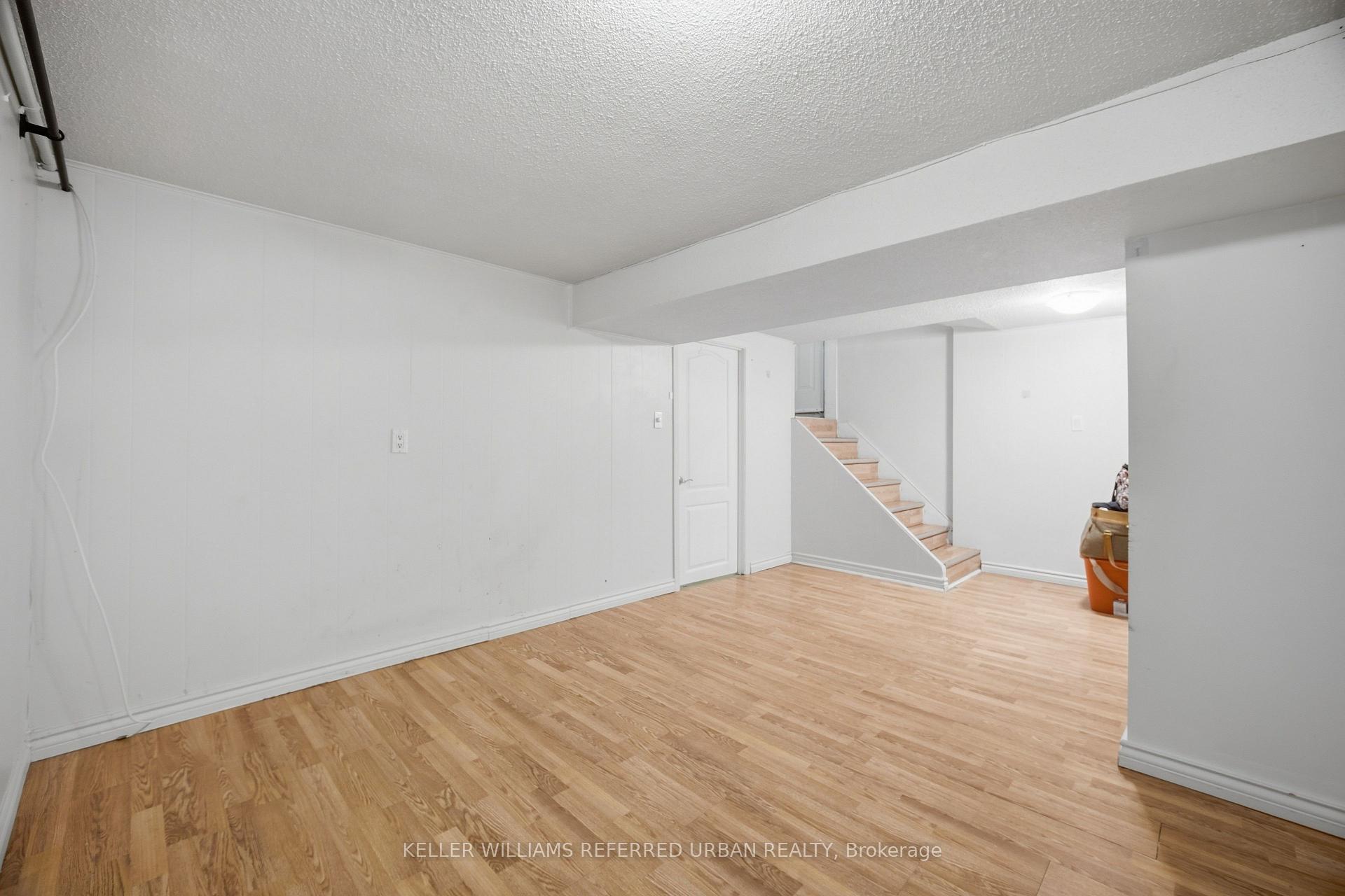 Photo 27 of 53 Bowie Avenue, North York, Briar Hill-Belgravia — HOMEH