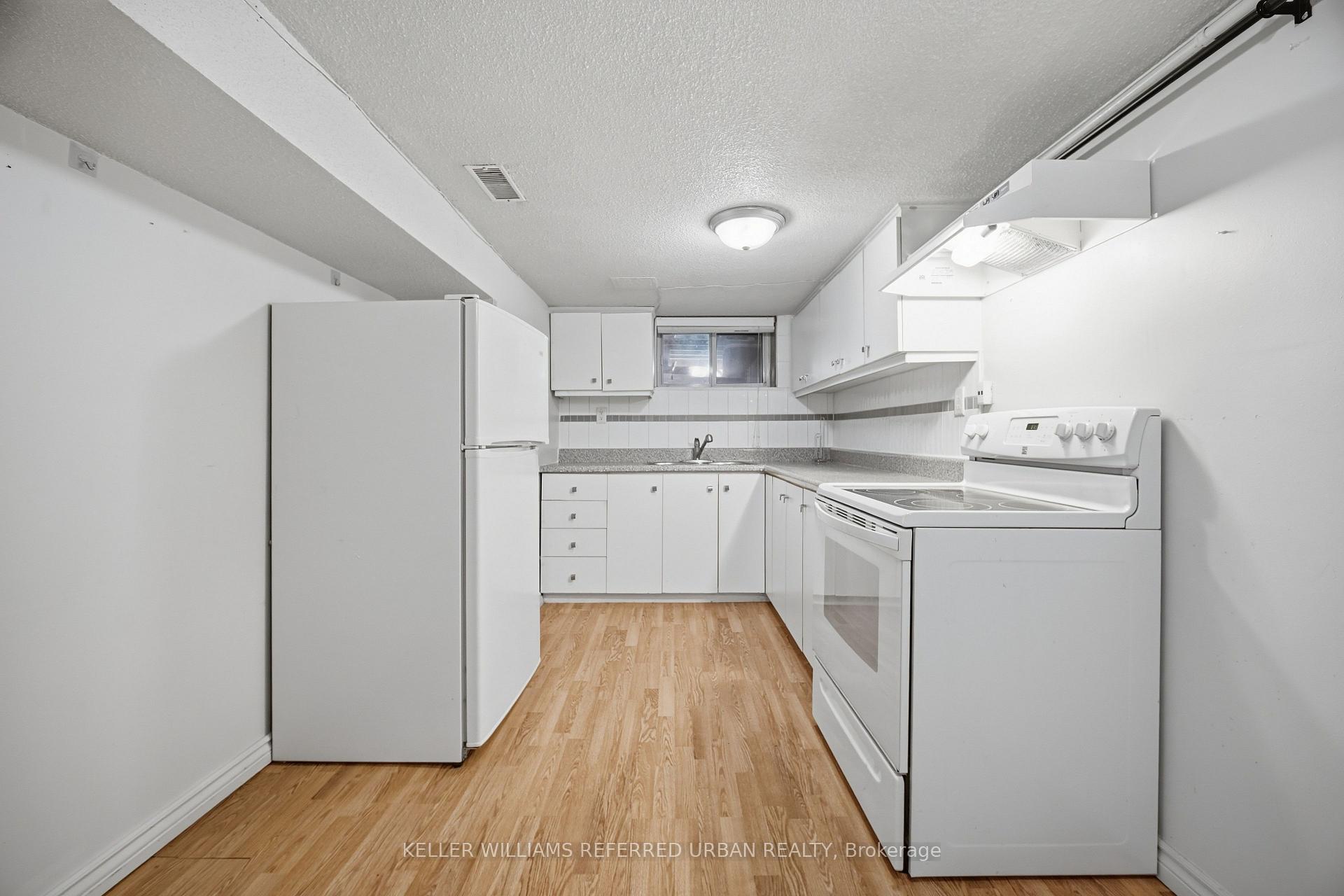 Photo 30 of 53 Bowie Avenue, North York, Briar Hill-Belgravia — HOMEH