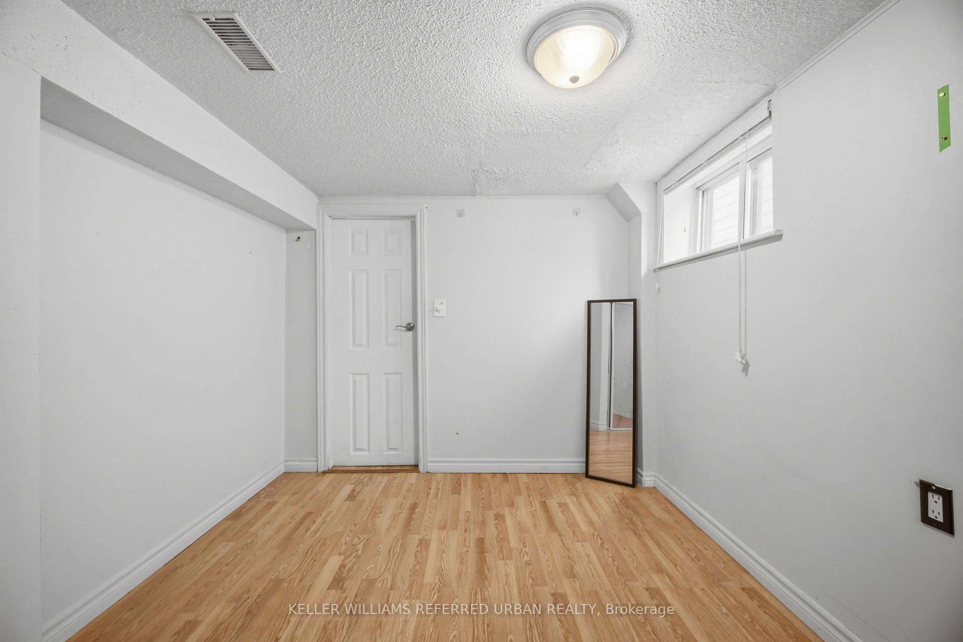 Photo 32 of 53 Bowie Avenue, North York, Briar Hill-Belgravia — HOMEH