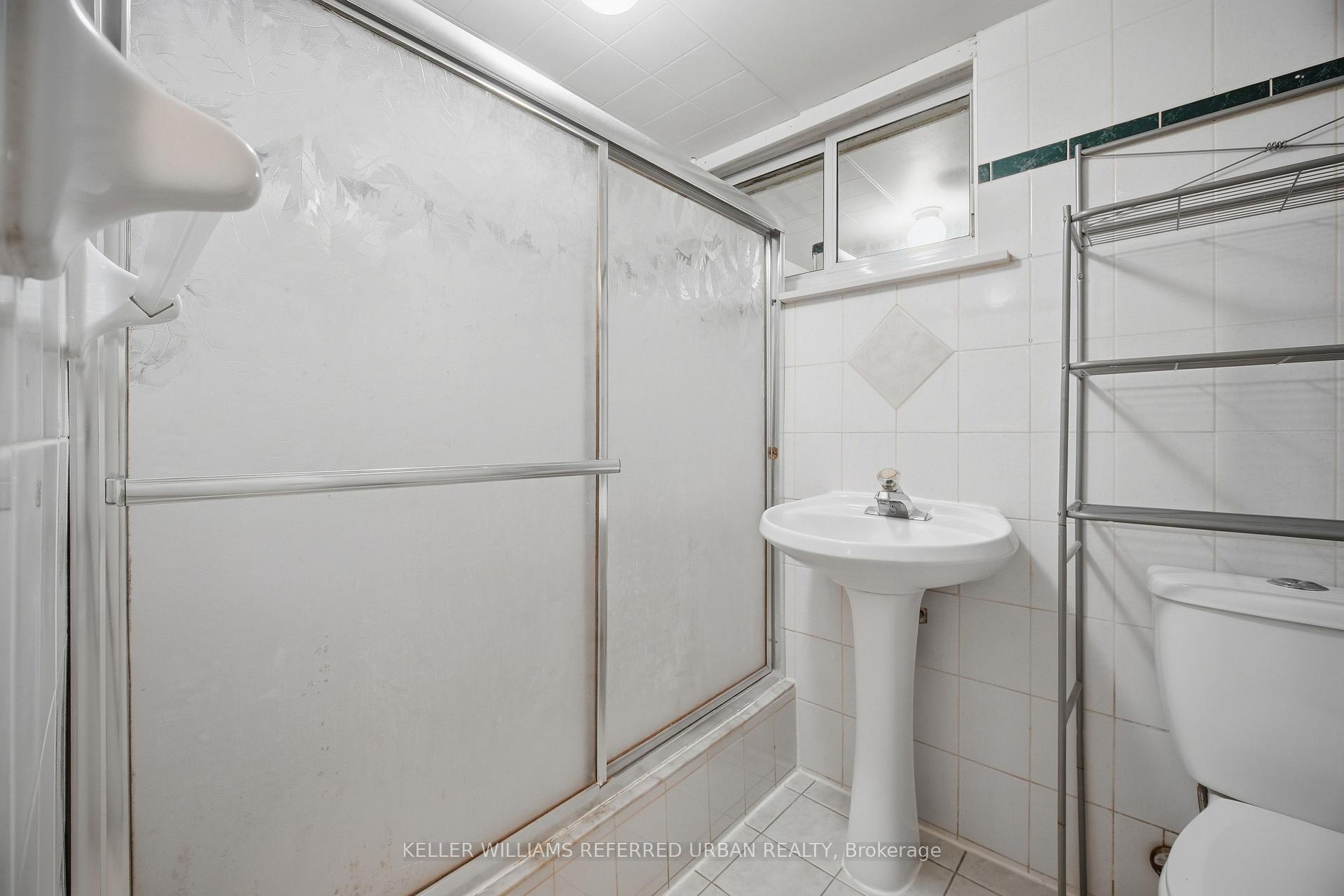 Photo 33 of 53 Bowie Avenue, North York, Briar Hill-Belgravia — HOMEH