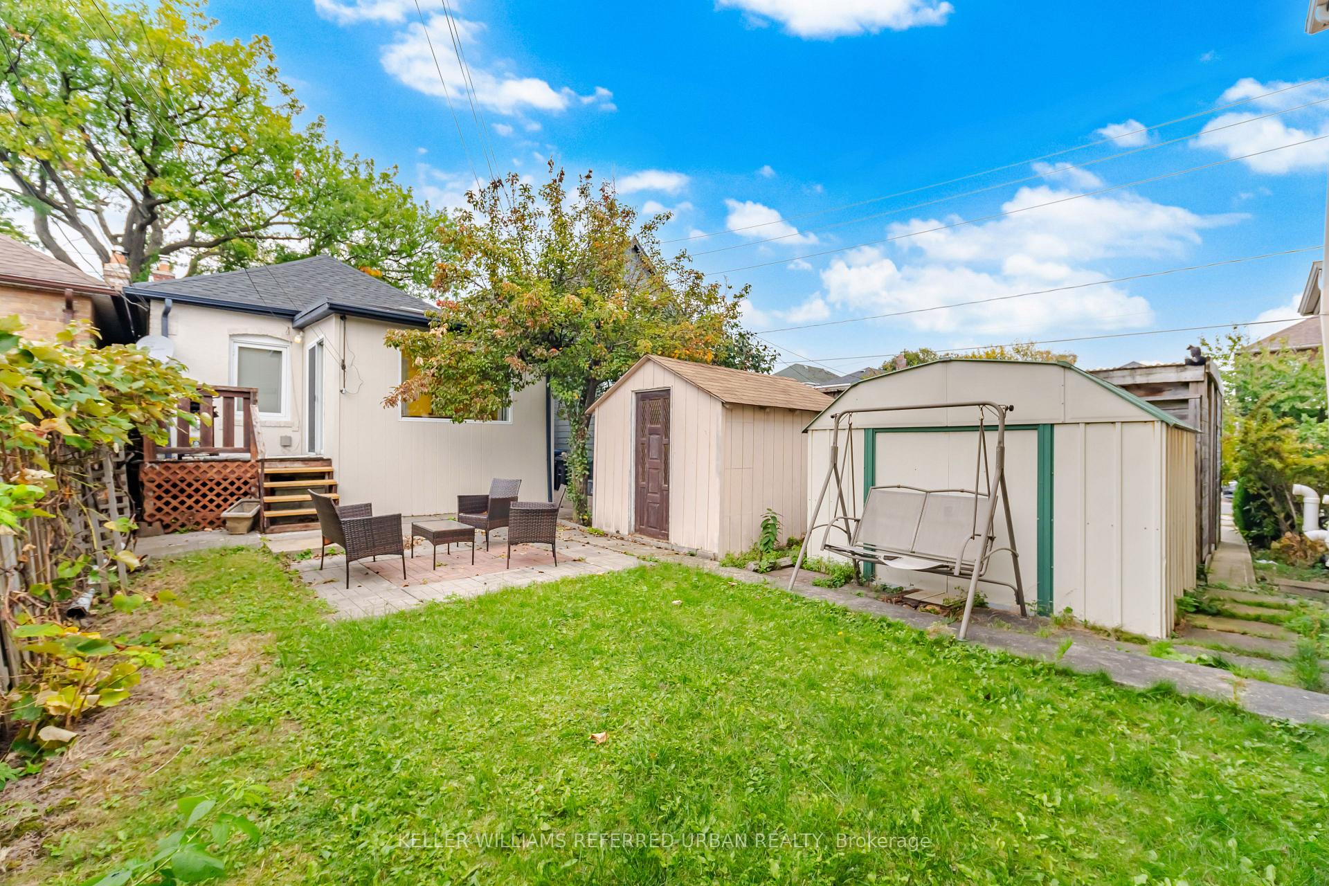 Photo 36 of 53 Bowie Avenue, North York, Briar Hill-Belgravia — HOMEH
