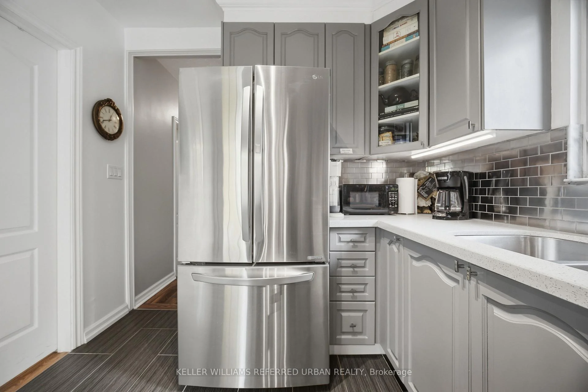 Photo 17 of 53 Bowie Avenue, North York, Briar Hill-Belgravia — HOMEH