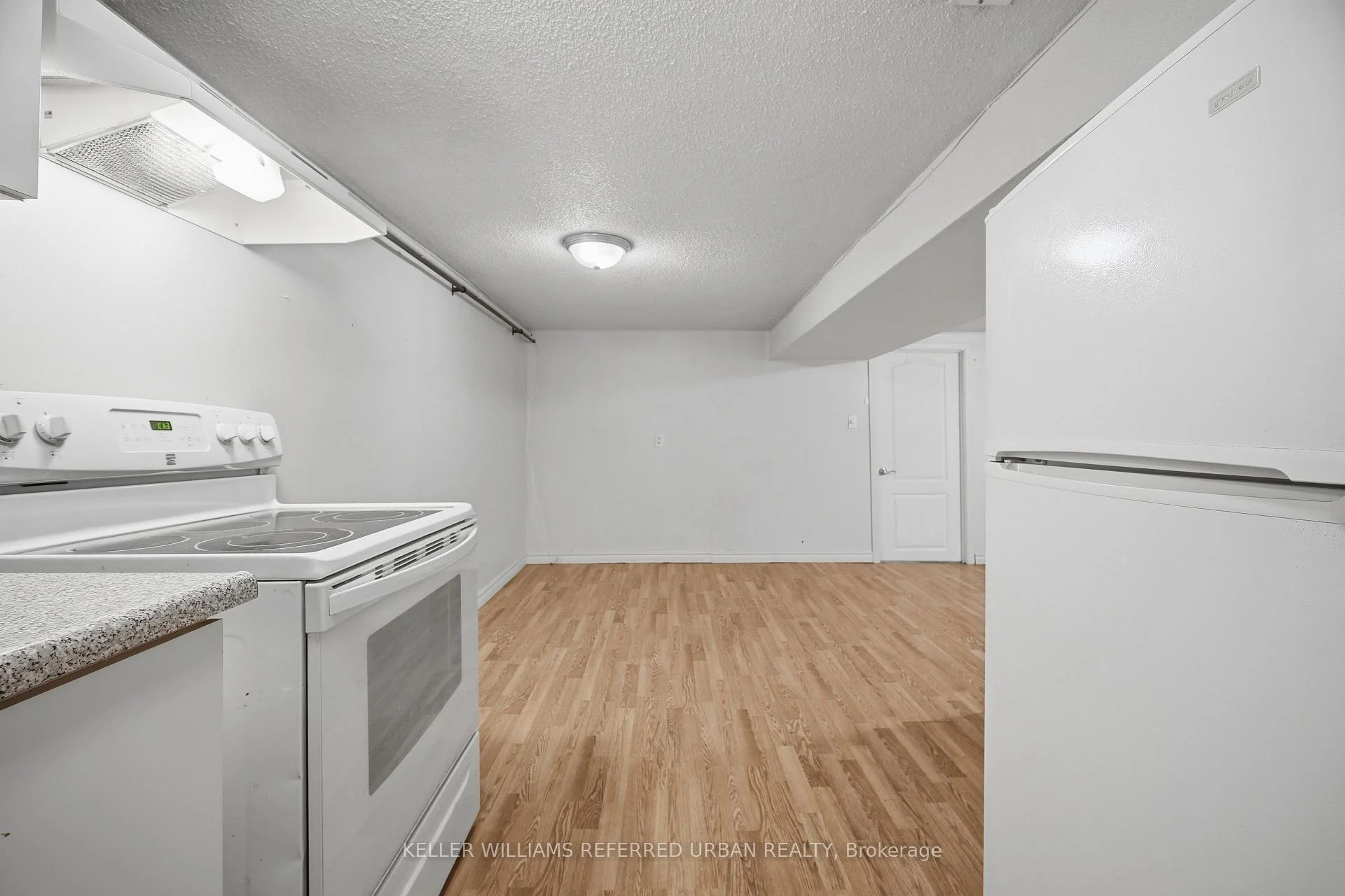 Photo 35 of 53 Bowie Avenue, North York, Briar Hill-Belgravia — HOMEH