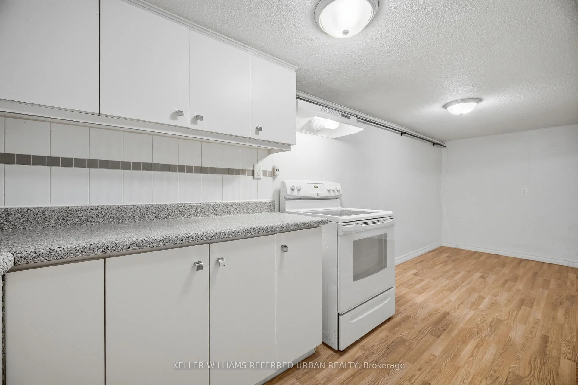 Photo 37 of 53 Bowie Avenue, North York, Briar Hill-Belgravia — HOMEH