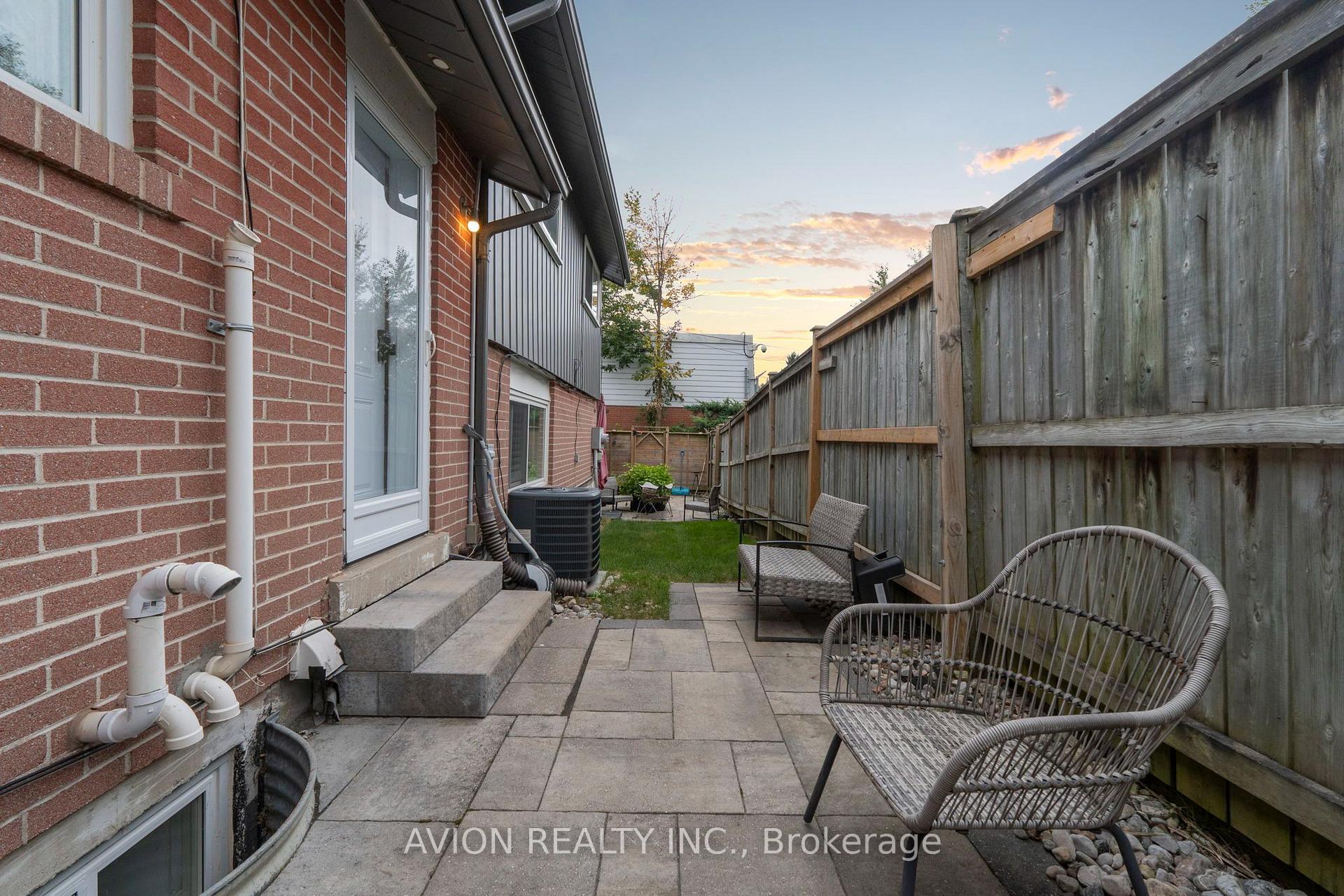 Photo 33 of 76 Livingston Road, Scarborough, Guildwood — HOMEH