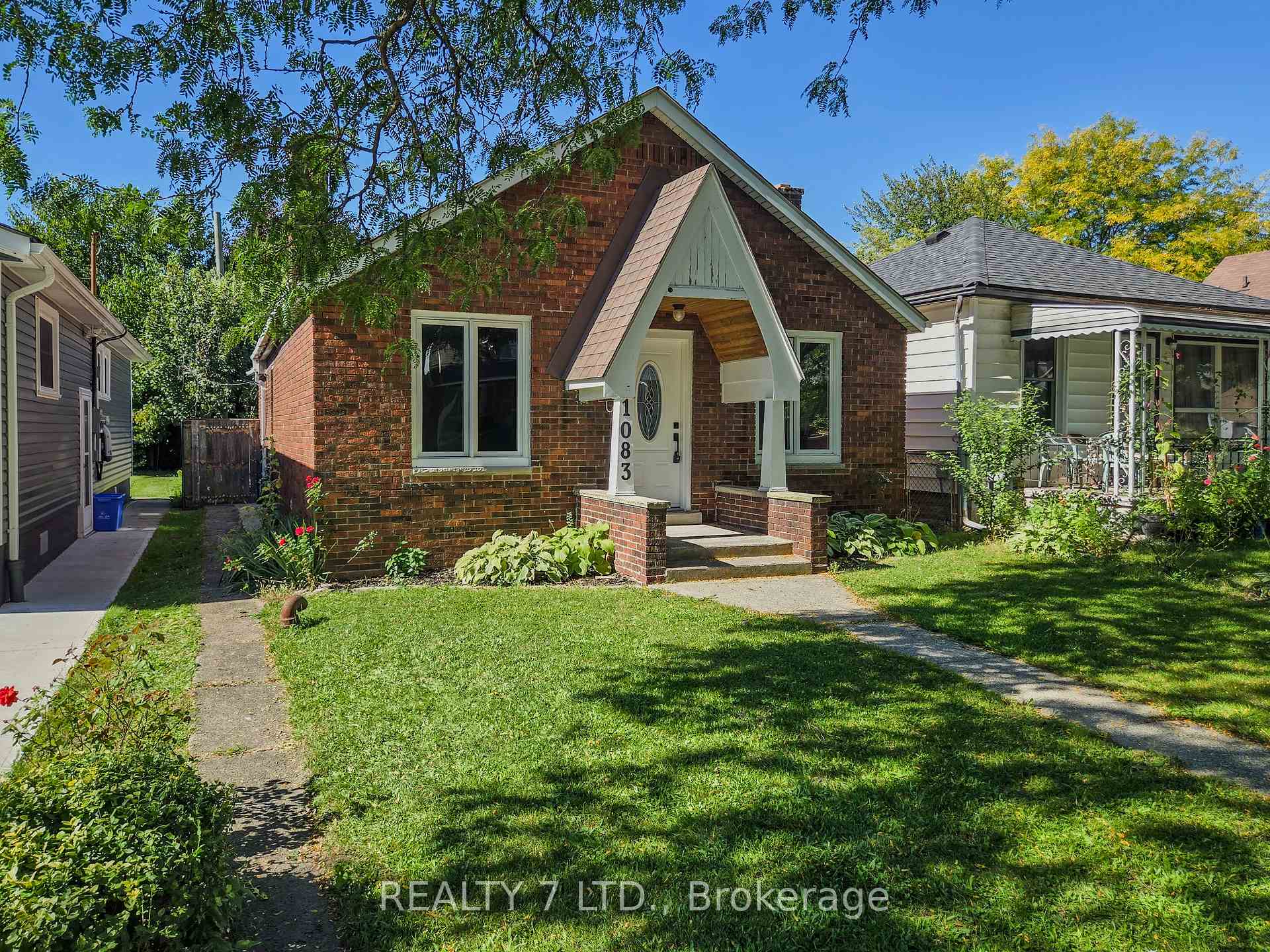 Photo 4 of 1083 Campbell Avenue, Windsor, Windsor University District — HOMEH