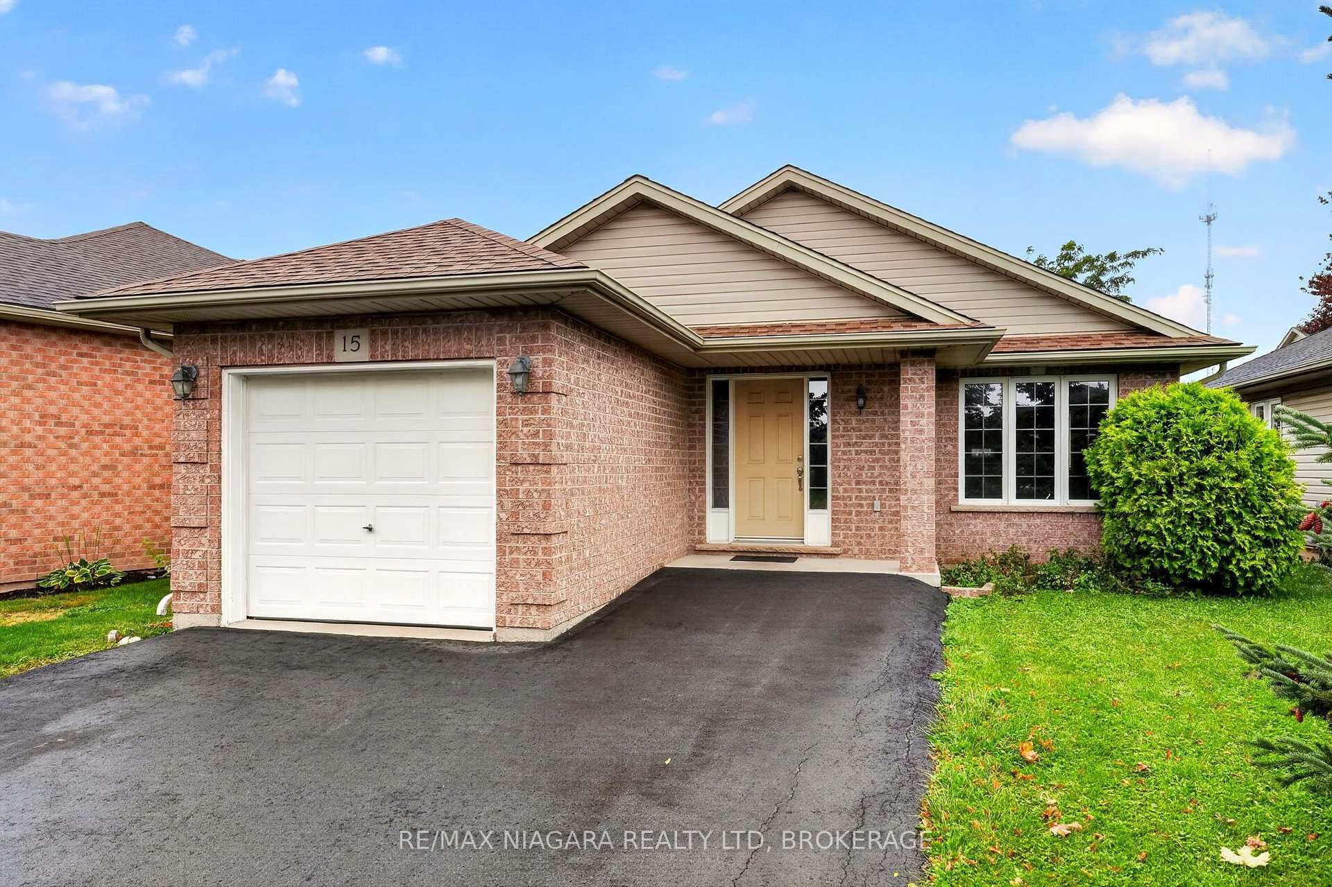 Photo 1 of 15 Days Avenue, Welland, N. Welland — HOMEH