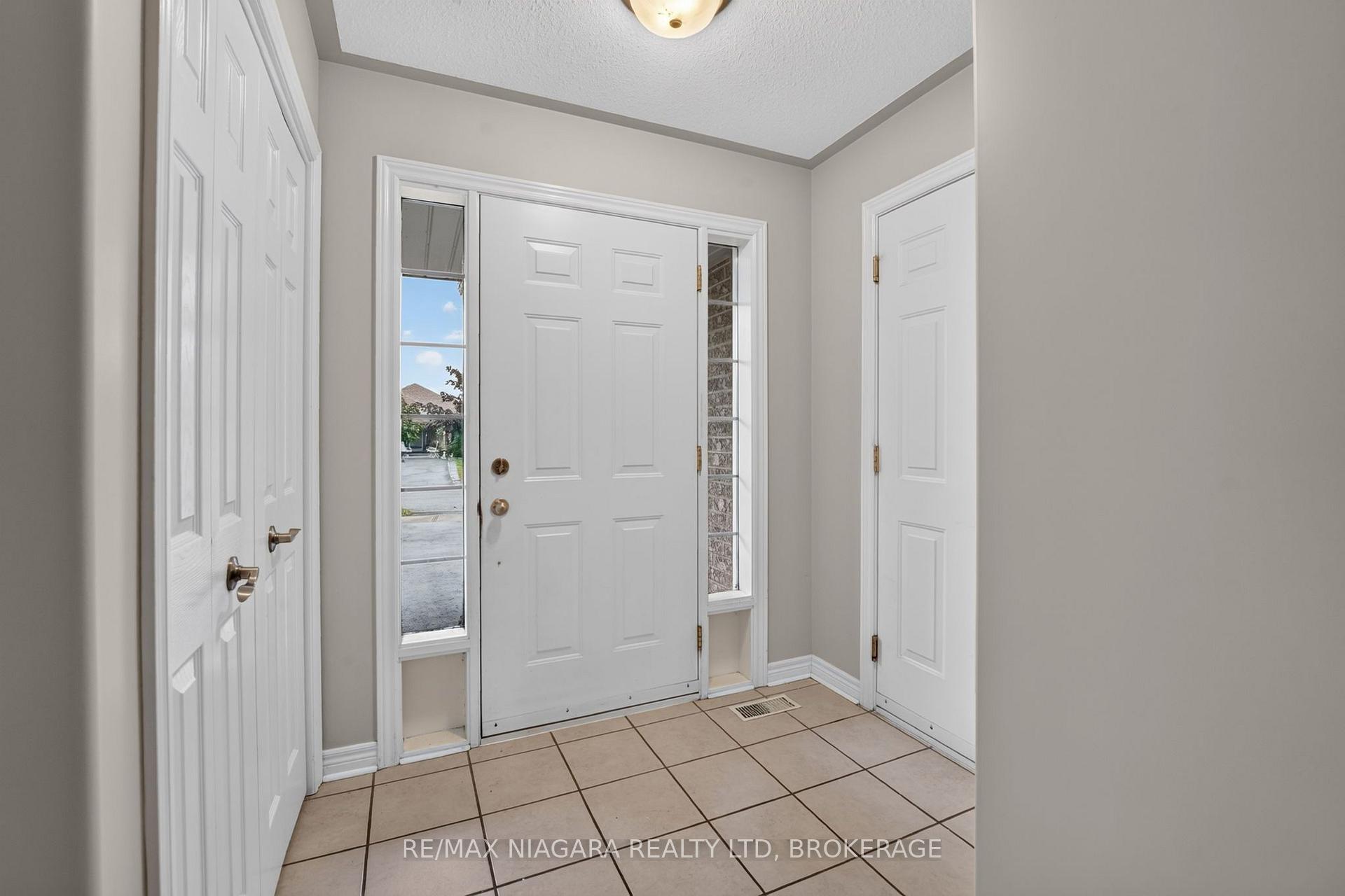 Photo 3 of 15 Days Avenue, Welland, N. Welland — HOMEH