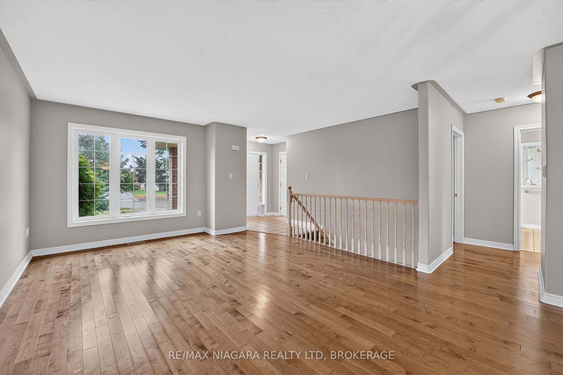 Photo 5 of 15 Days Avenue, Welland, N. Welland — HOMEH