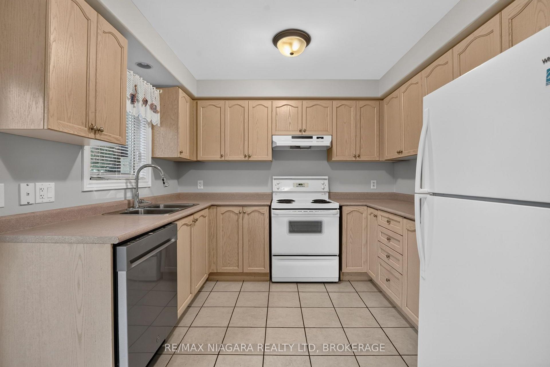 Photo 11 of 15 Days Avenue, Welland, N. Welland — HOMEH