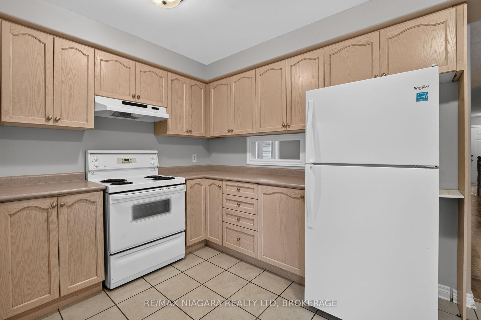 Photo 12 of 15 Days Avenue, Welland, N. Welland — HOMEH