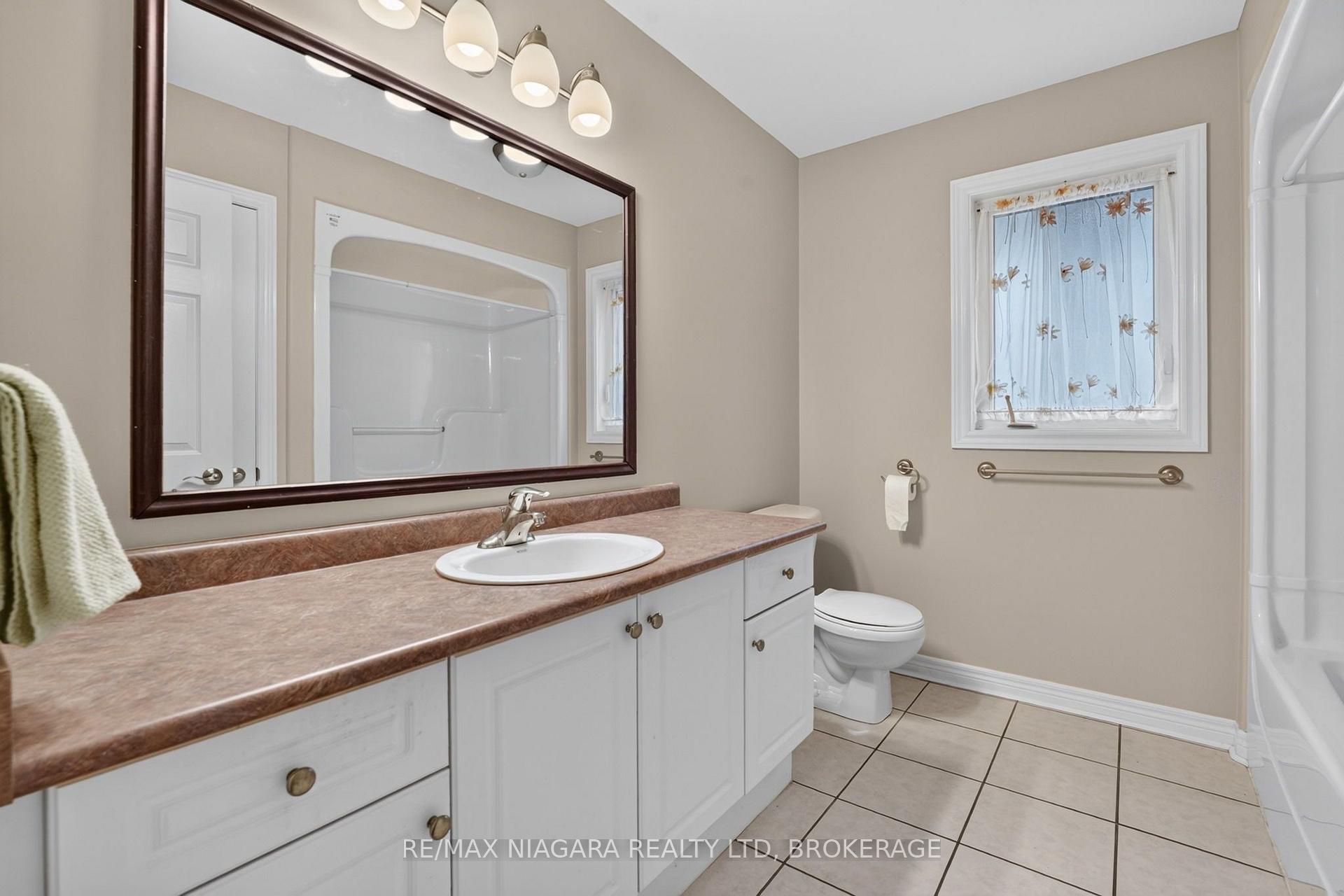Photo 17 of 15 Days Avenue, Welland, N. Welland — HOMEH