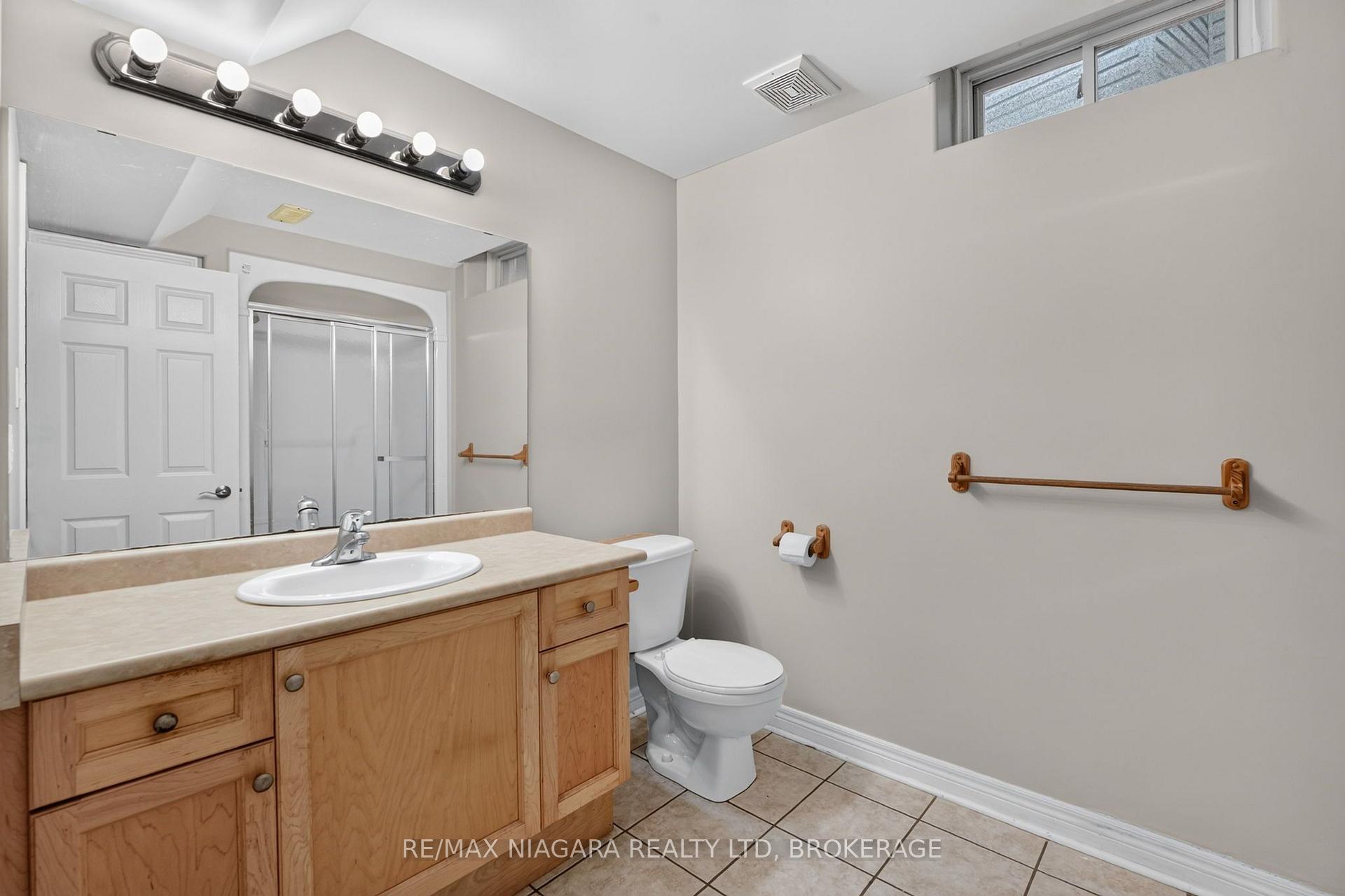 Photo 21 of 15 Days Avenue, Welland, N. Welland — HOMEH