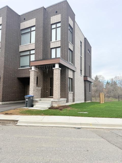 Photo 4 of 43 Queenpost Drive, Brampton, Credit Valley — HOMEH