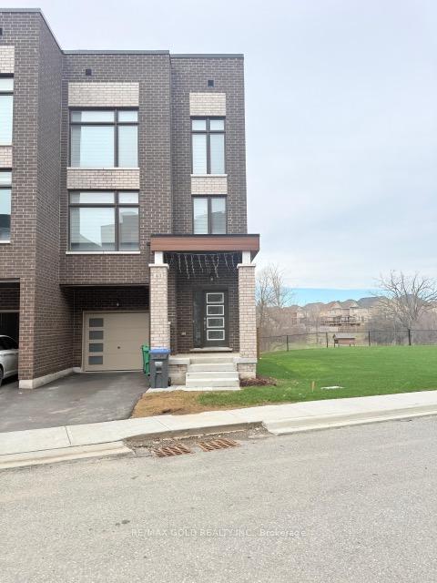 Photo 5 of 43 Queenpost Drive, Brampton, Credit Valley — HOMEH