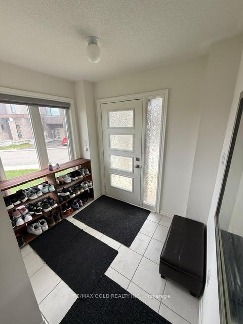 Photo 6 of 43 Queenpost Drive, Brampton, Credit Valley — HOMEH
