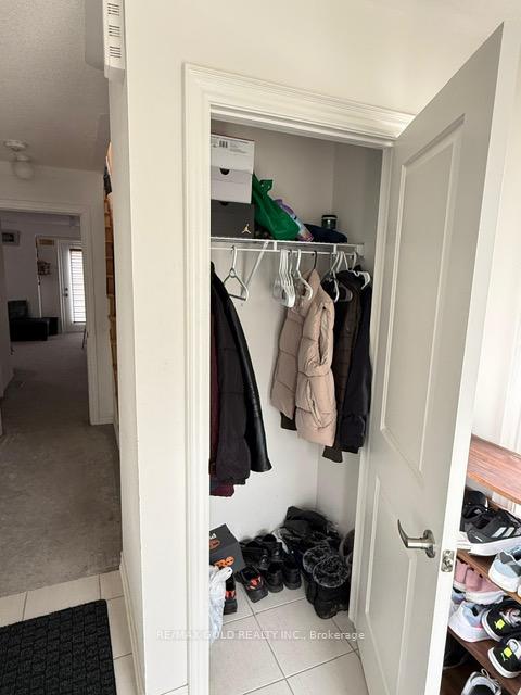 Photo 8 of 43 Queenpost Drive, Brampton, Credit Valley — HOMEH