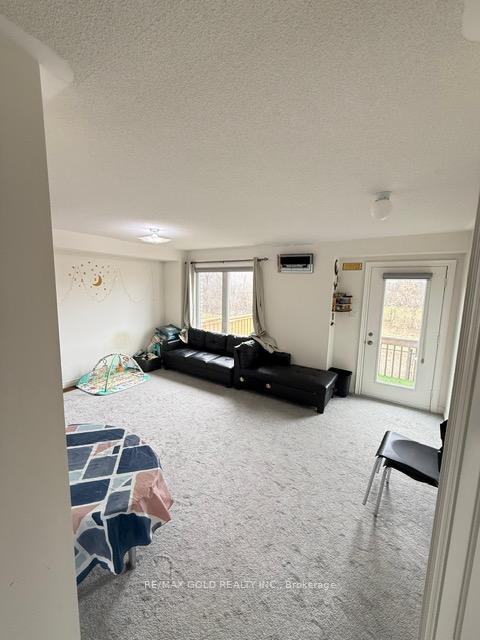 Photo 11 of 43 Queenpost Drive, Brampton, Credit Valley — HOMEH