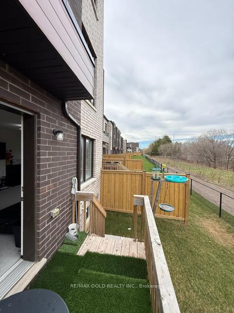 Photo 15 of 43 Queenpost Drive, Brampton, Credit Valley — HOMEH