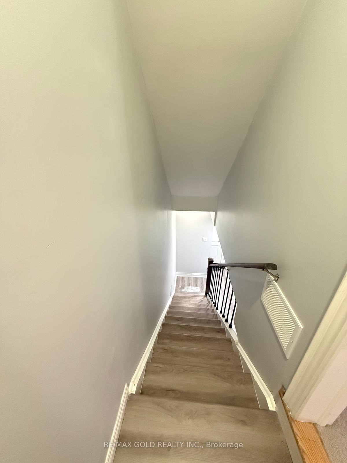 Photo 18 of 43 Queenpost Drive, Brampton, Credit Valley — HOMEH