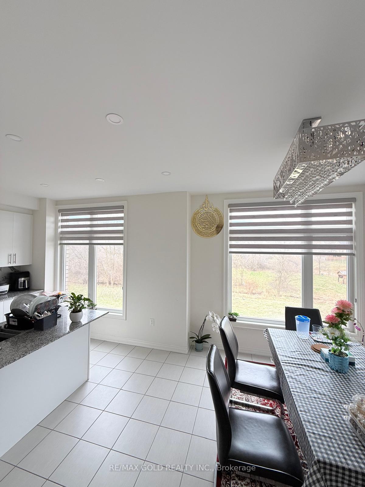 Photo 35 of 43 Queenpost Drive, Brampton, Credit Valley — HOMEH