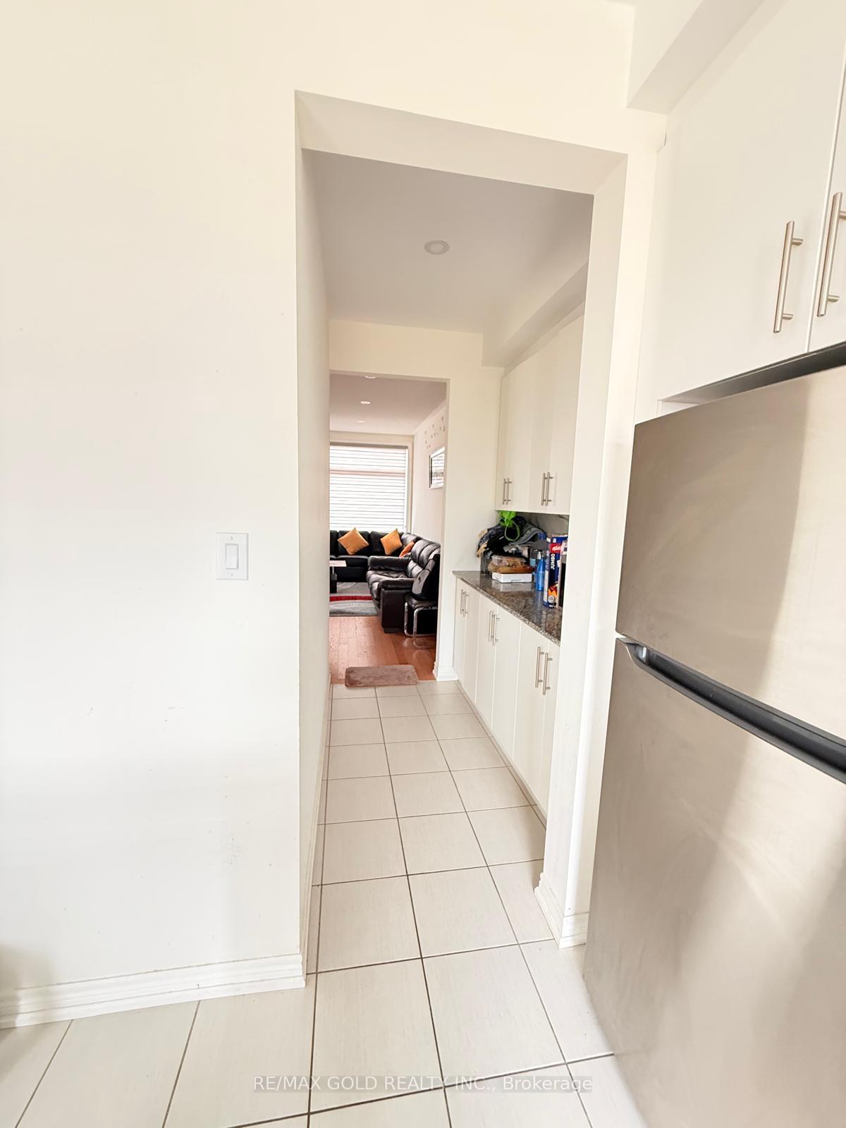 Photo 37 of 43 Queenpost Drive, Brampton, Credit Valley — HOMEH