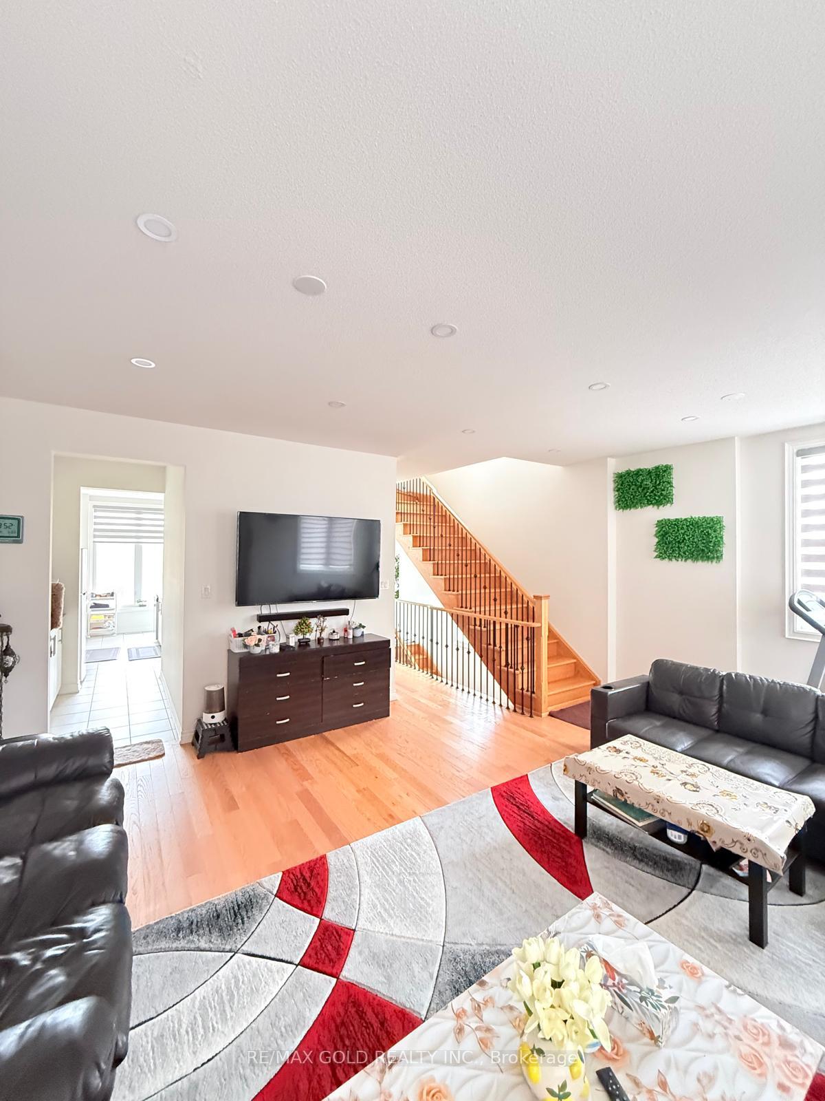 Photo 41 of 43 Queenpost Drive, Brampton, Credit Valley — HOMEH