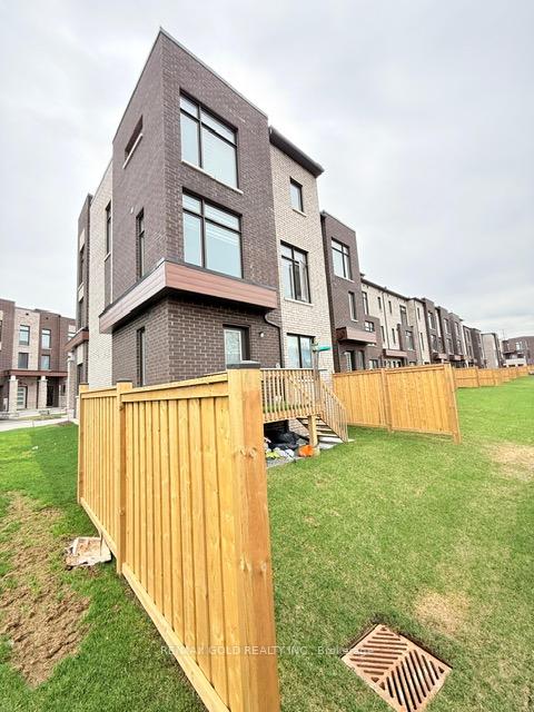Photo 48 of 43 Queenpost Drive, Brampton, Credit Valley — HOMEH