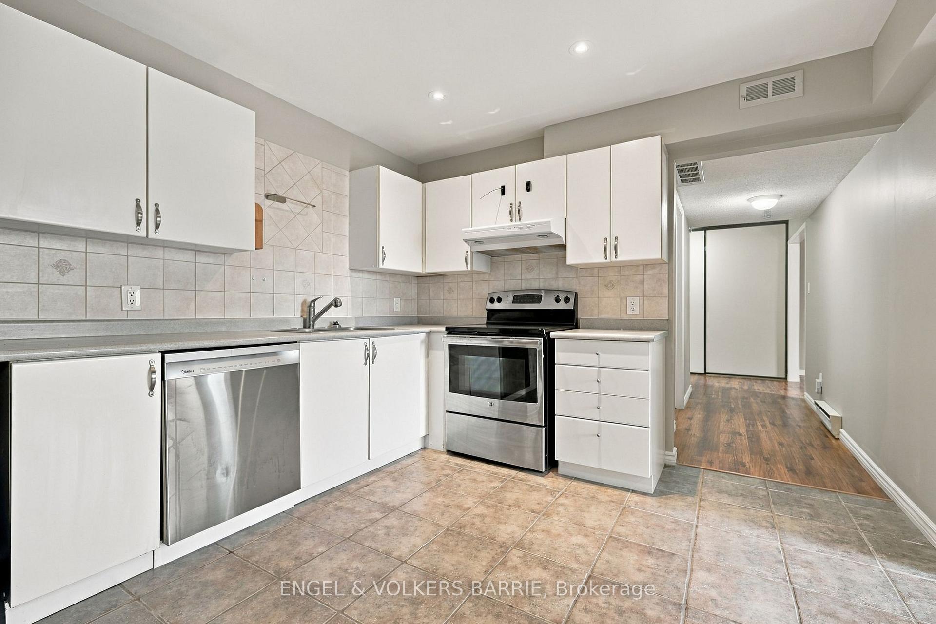 Photo 14 of Unit 38, 506 Essa Road, Barrie, Holly — HOMEH