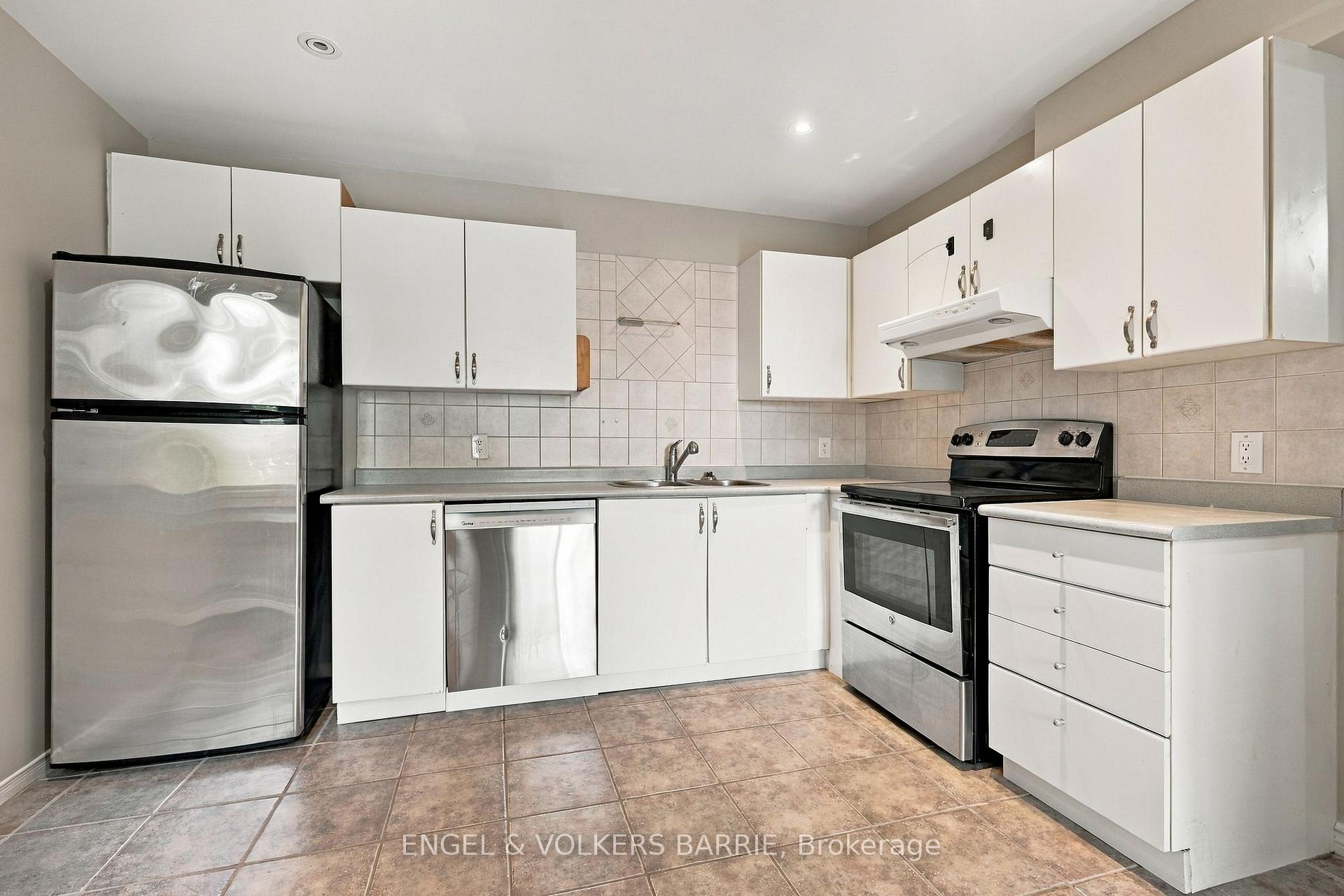 Photo 15 of Unit 38, 506 Essa Road, Barrie, Holly — HOMEH