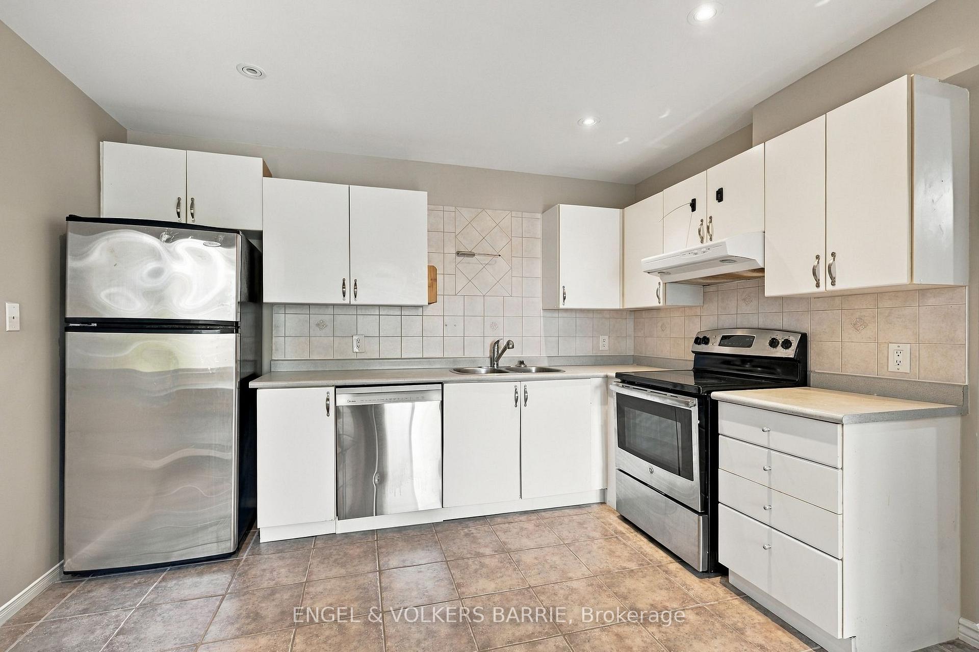 Photo 17 of Unit 38, 506 Essa Road, Barrie, Holly — HOMEH