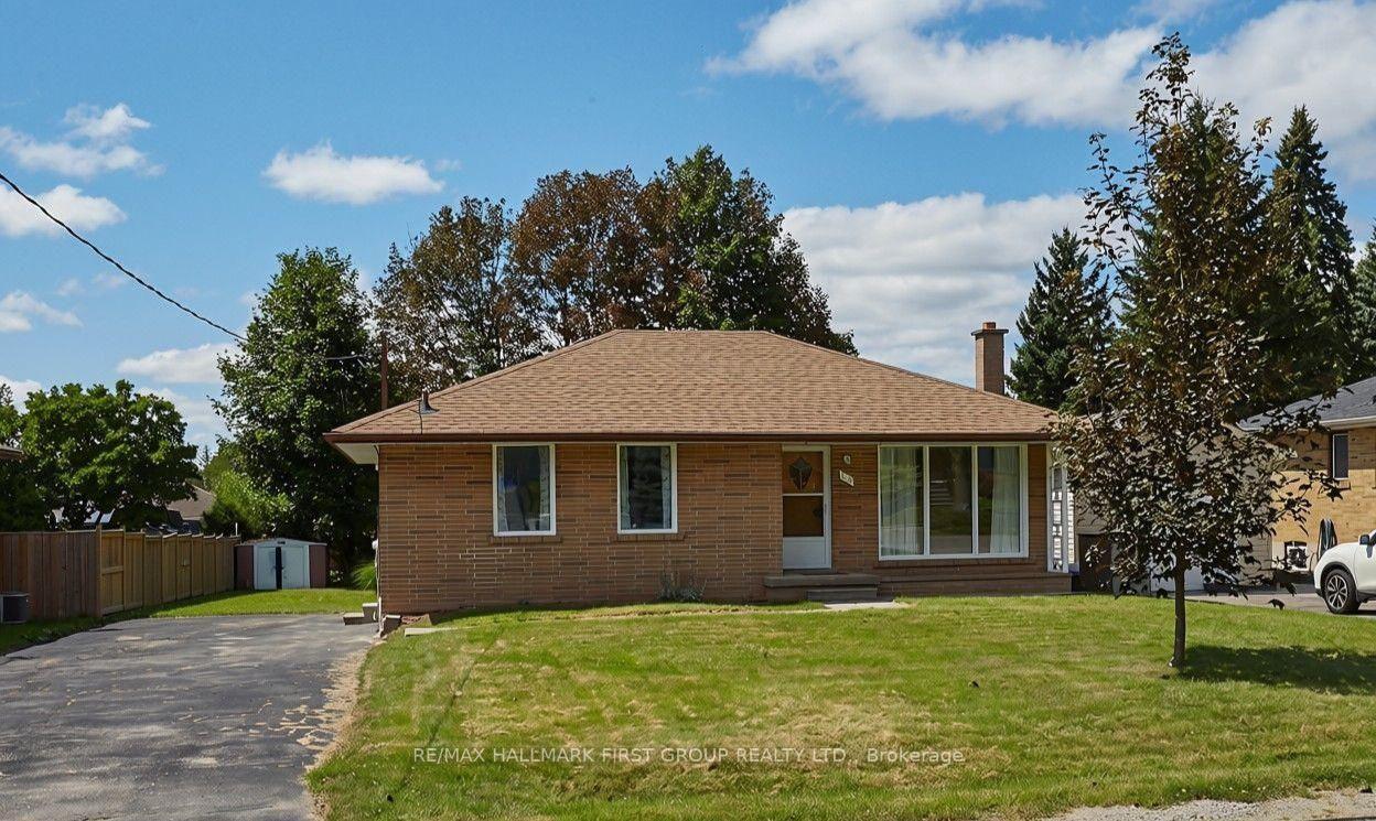 Photo 2 of 212 Hallett Avenue, Whitby, Lynde Creek — HOMEH