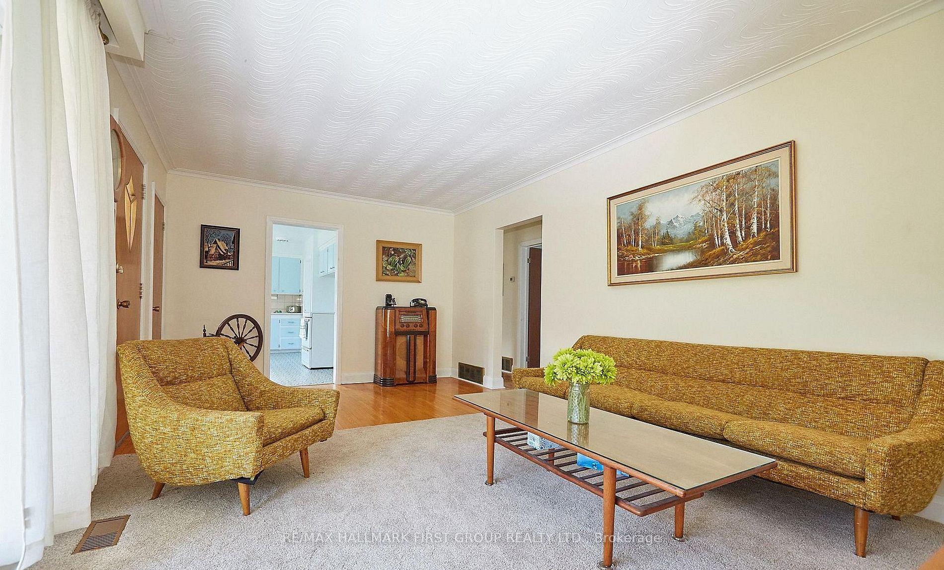 Photo 3 of 212 Hallett Avenue, Whitby, Lynde Creek — HOMEH
